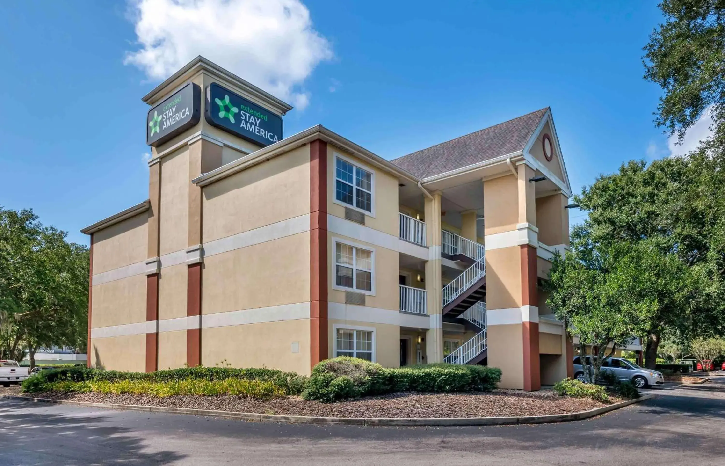 Property building in Extended Stay America Select Suites - Gainesville - I-75 Property building in Extended Stay America Select Suites - Gainesville - I-75