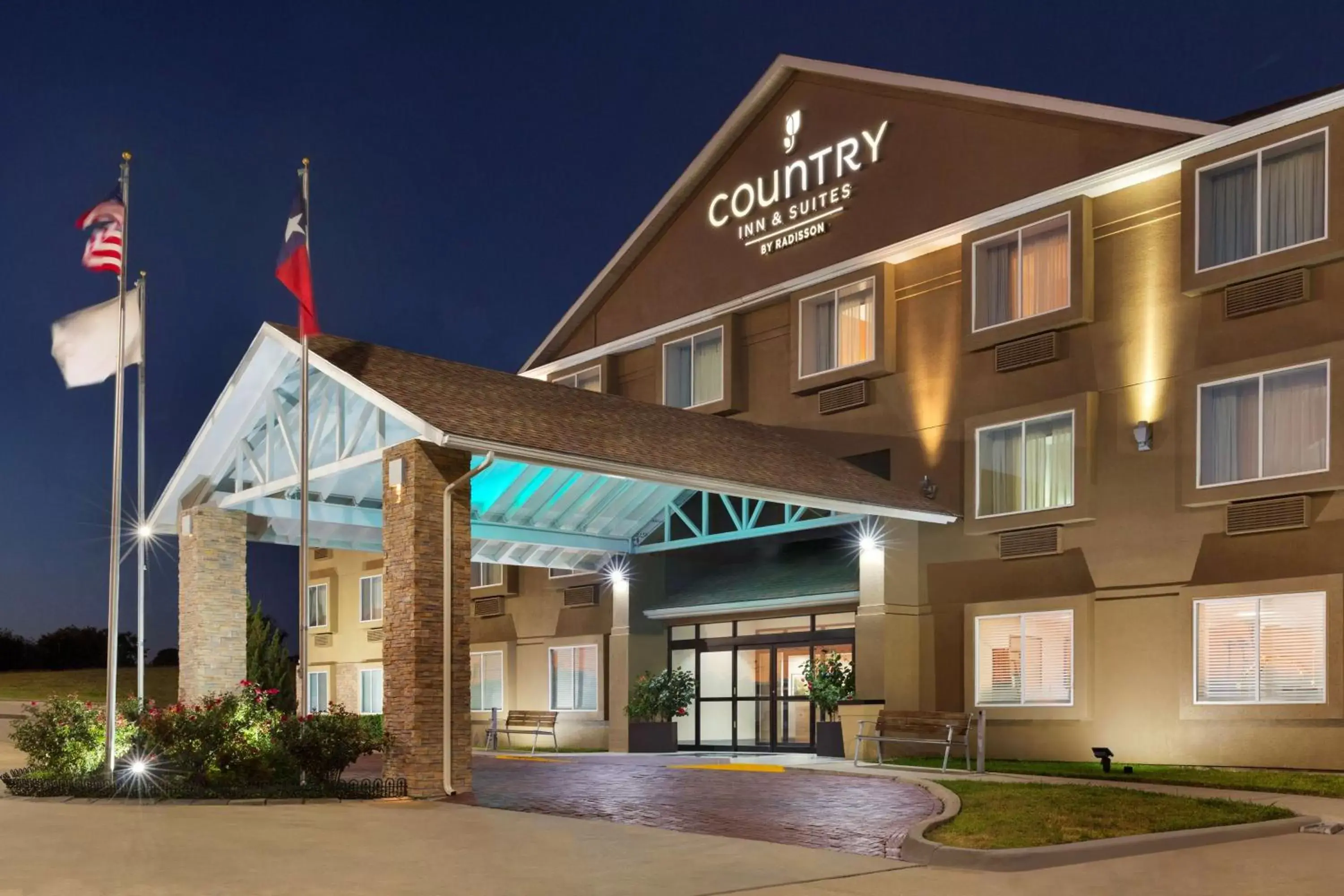 Property building in Country Inn & Suites by Radisson, Fort Worth West l-30 NAS JRB