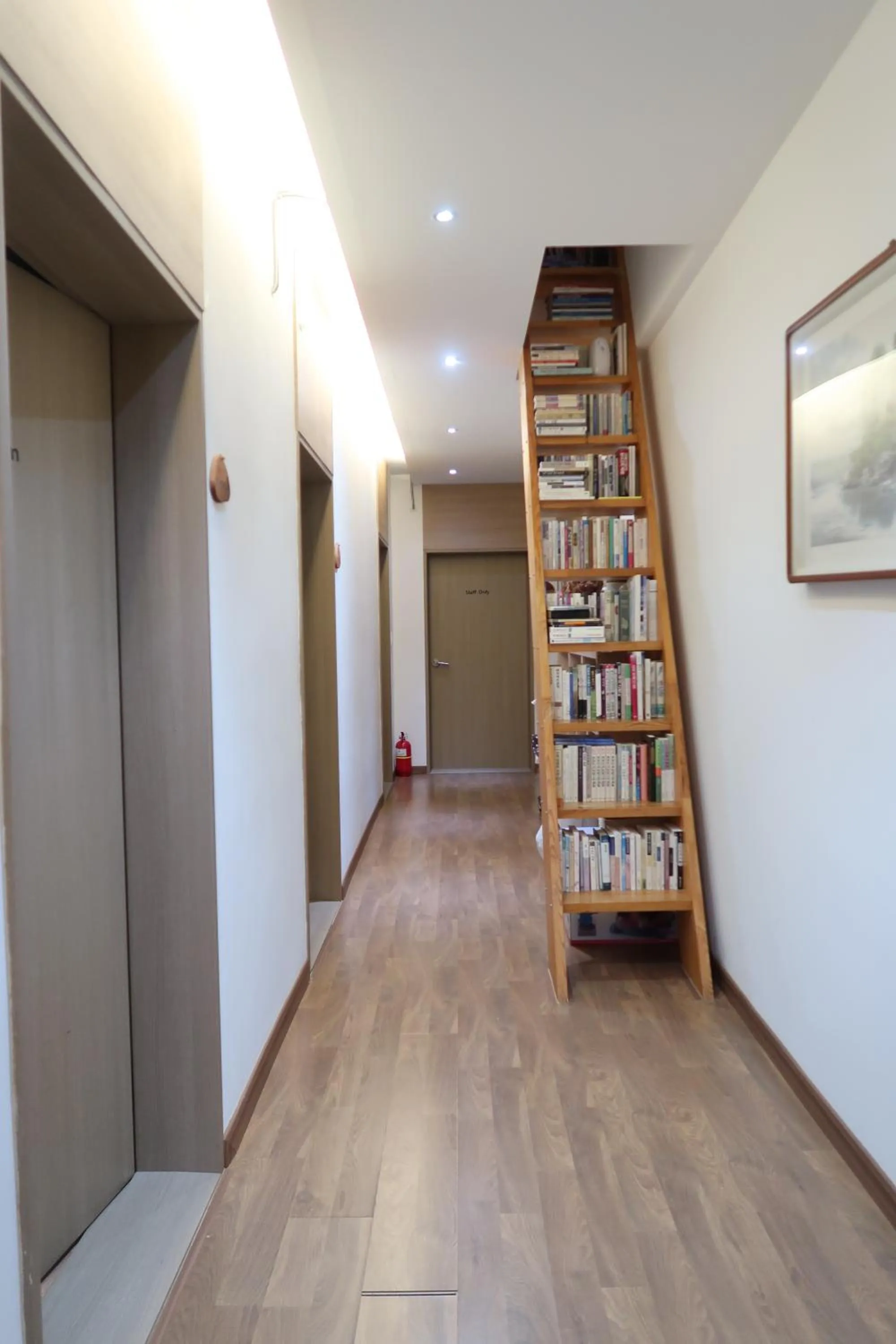 Library in Andong Poong-gyung HOSTEL n LIBRARY