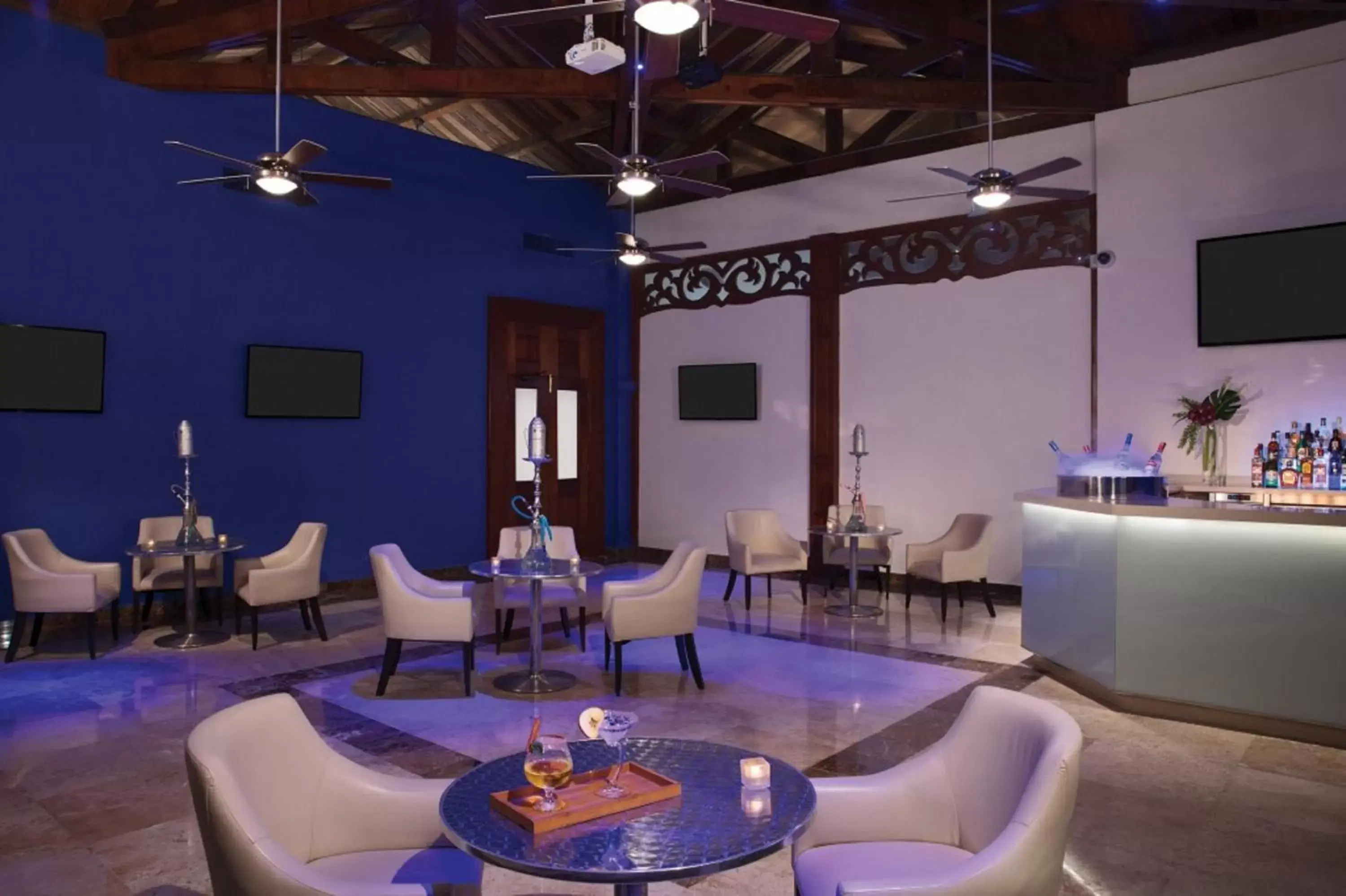 Lounge or bar in Dreams Tulum Resort & Spa