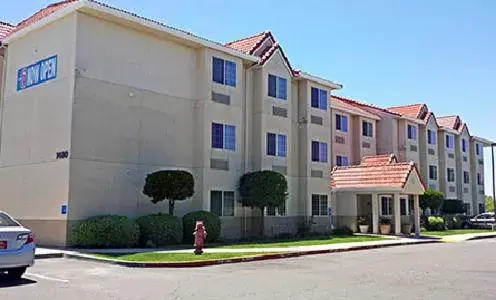 Property Building in Motel 6-Dixon, CA