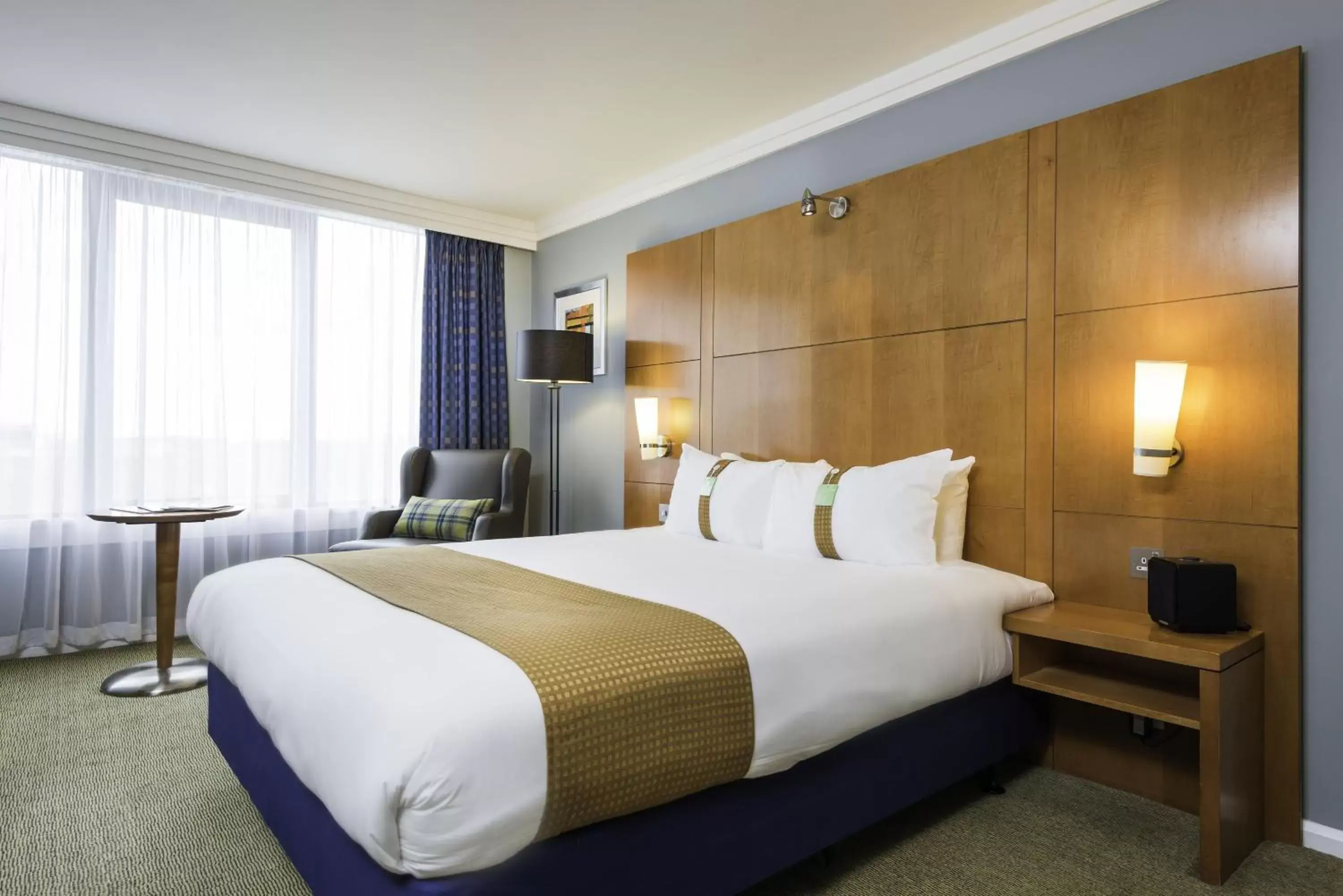 Photo of the whole room, Bed in Holiday Inn Milton Keynes Central, an IHG Hotel