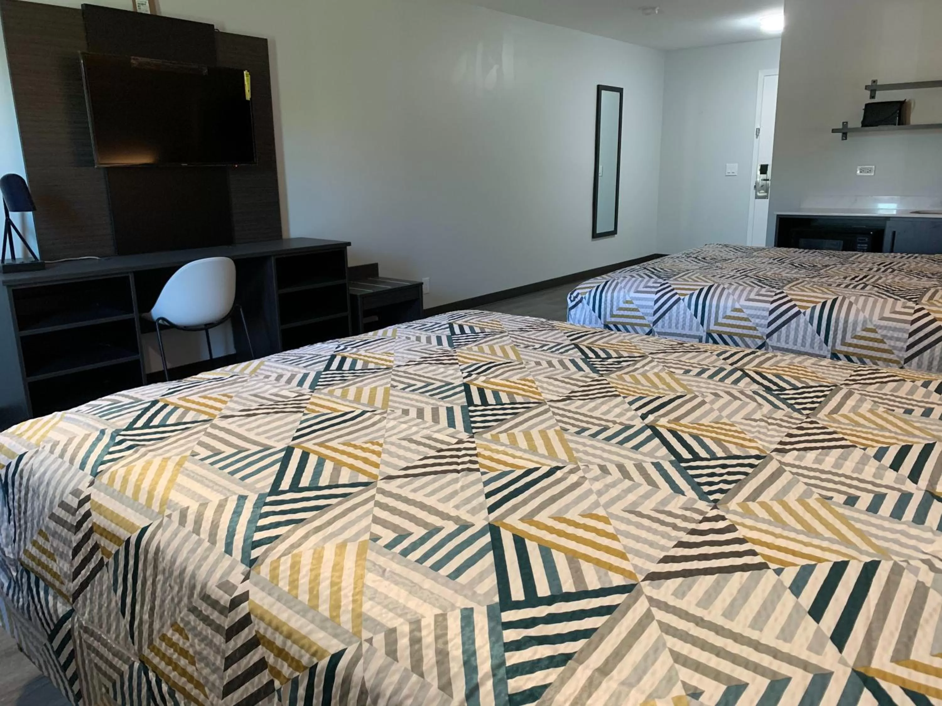 Bedroom, Bed in Studio 6 Rockford