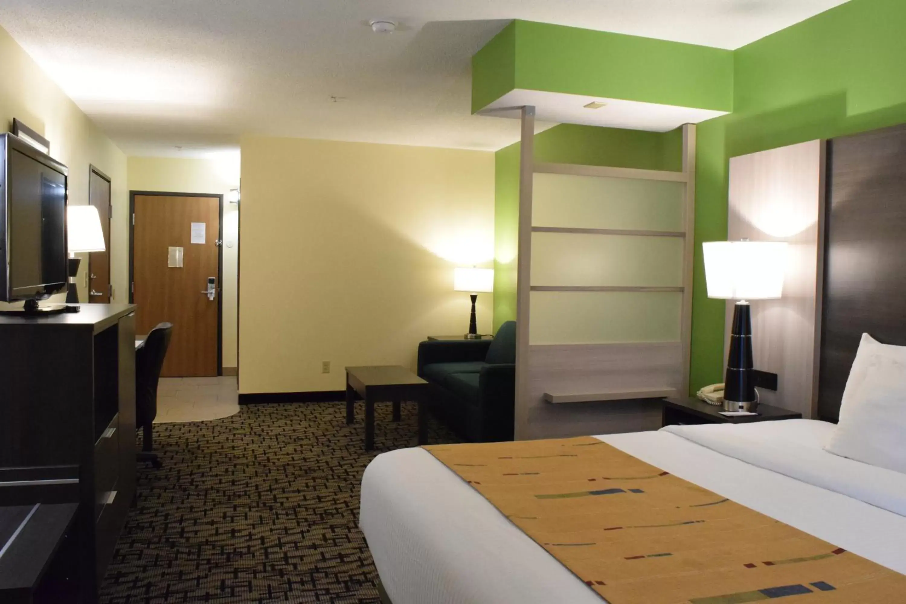 Bed in Best Western Crown Inn & Suites - Batavia