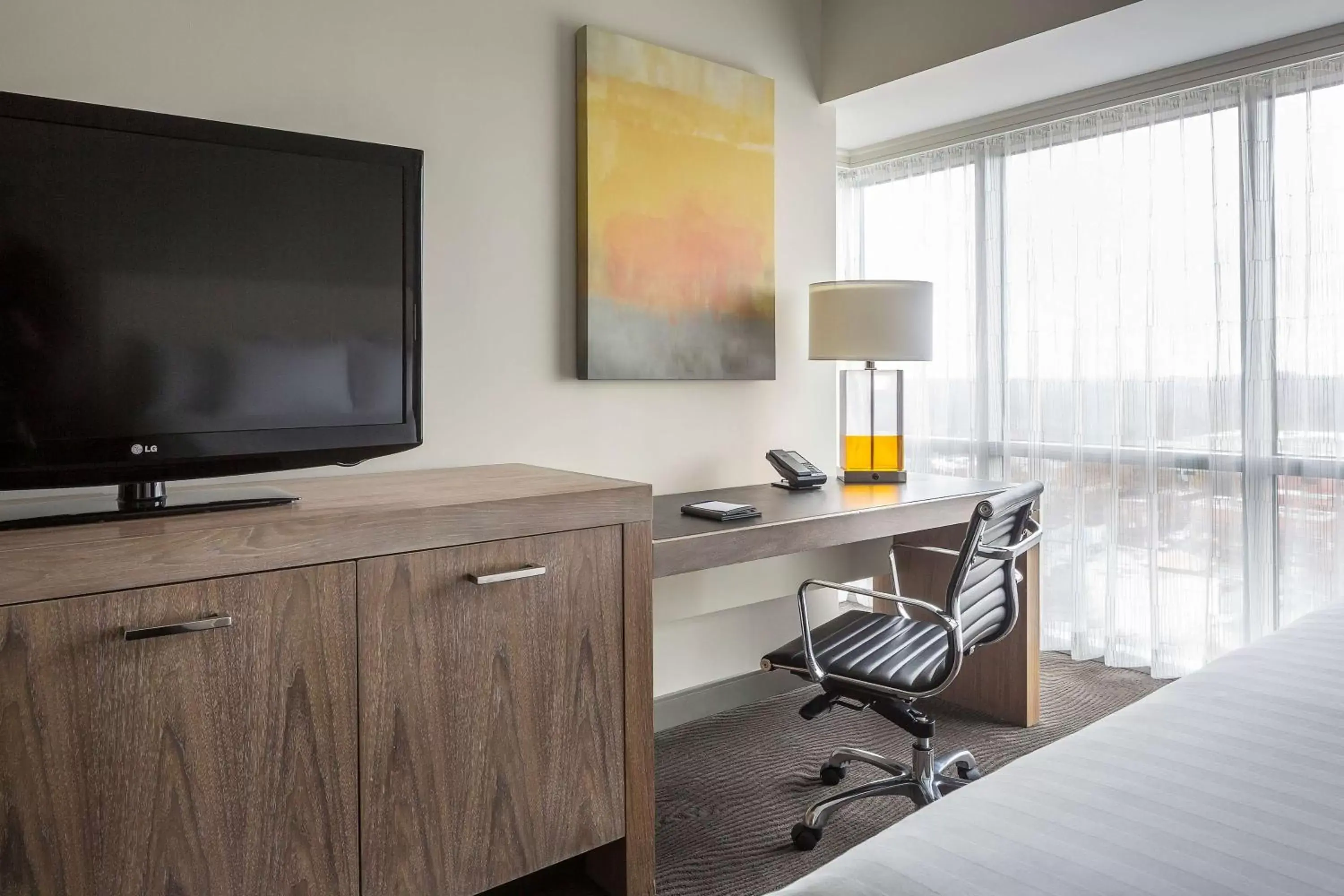 Bedroom, TV/Entertainment Center in Hyatt Centric Midtown Atlanta