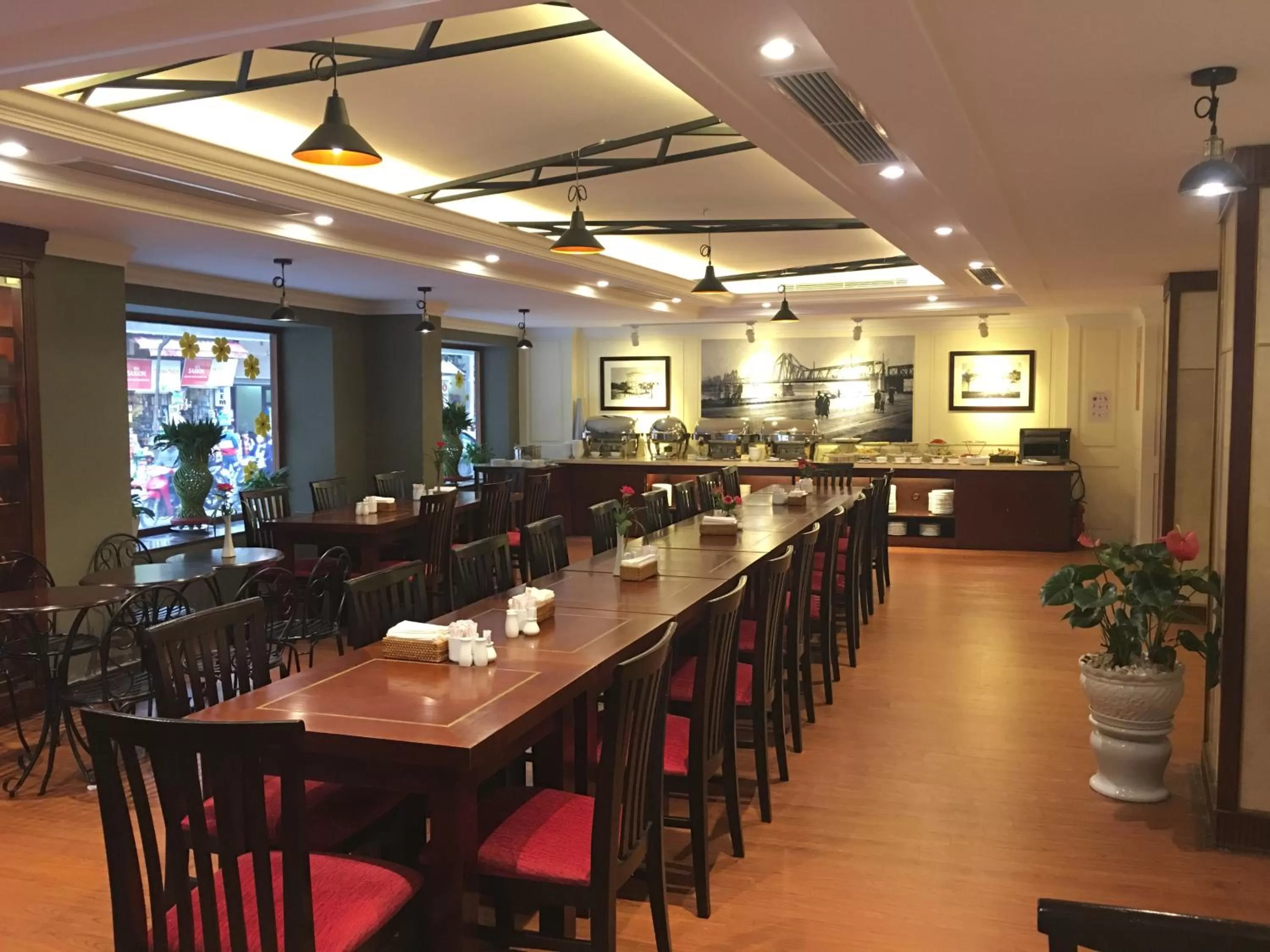 Dining area, Restaurant/Places to Eat in Mon Regency Hotel