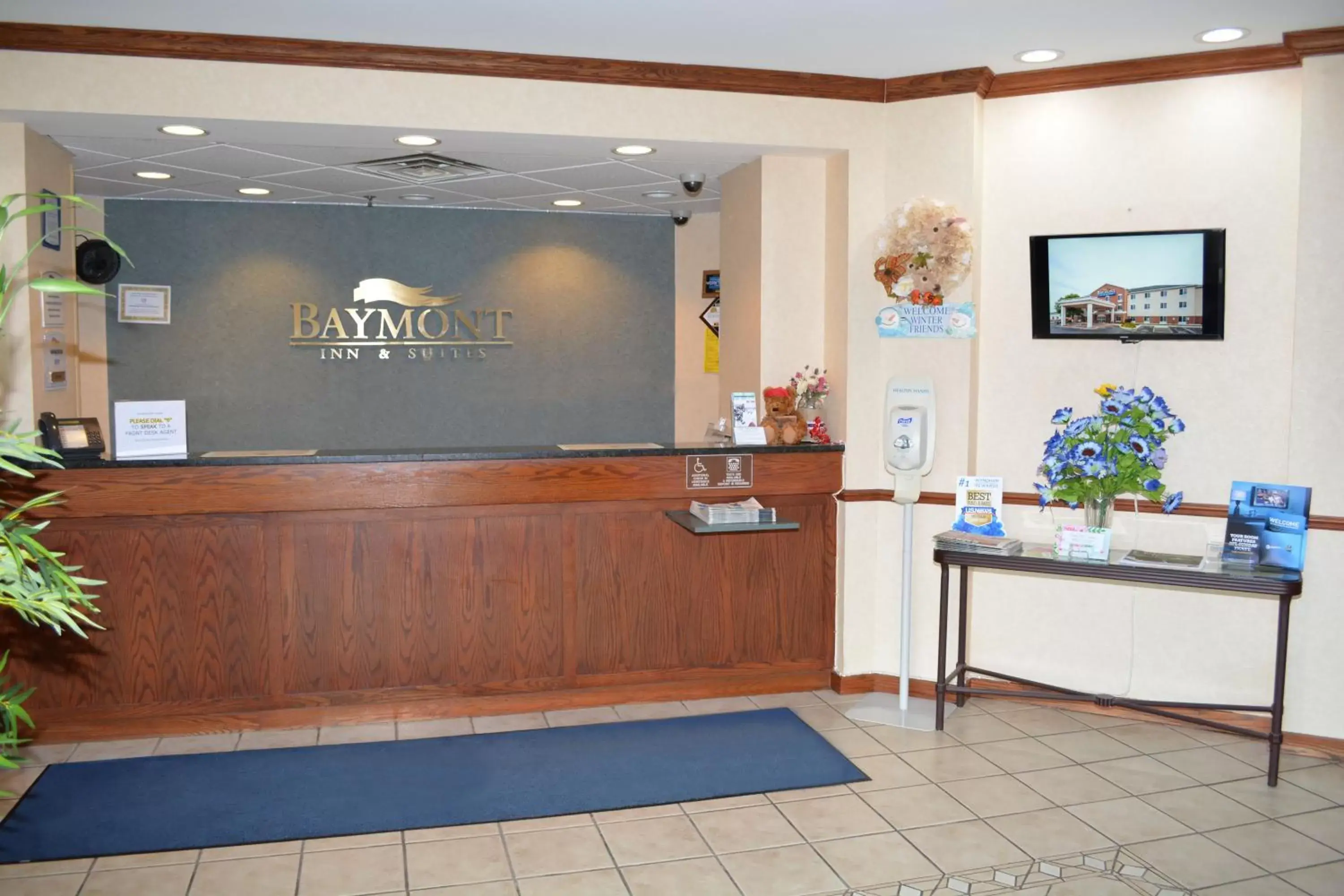 Lobby/Reception in Baymont by Wyndham Waterford/Burlington WI