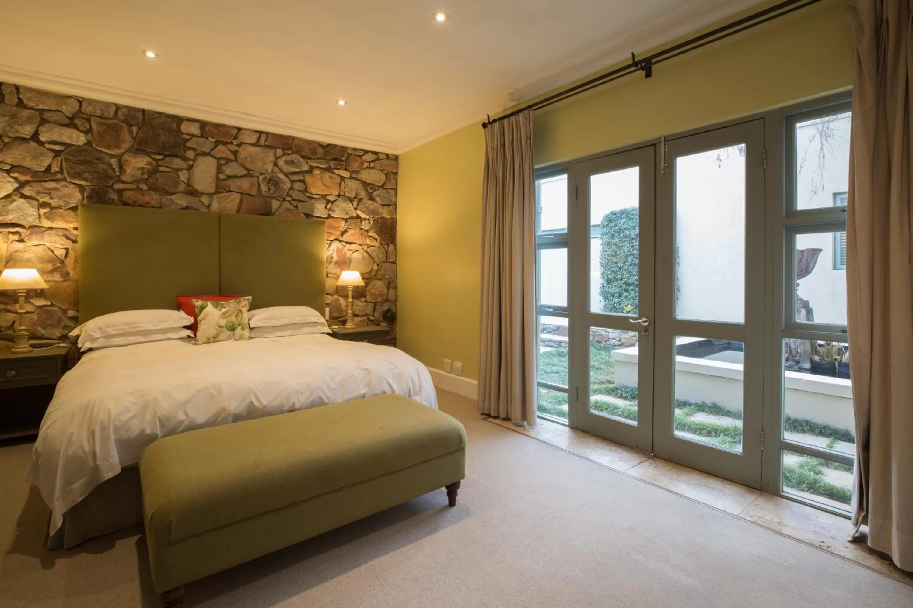 Patio, Bed in The Parkwood