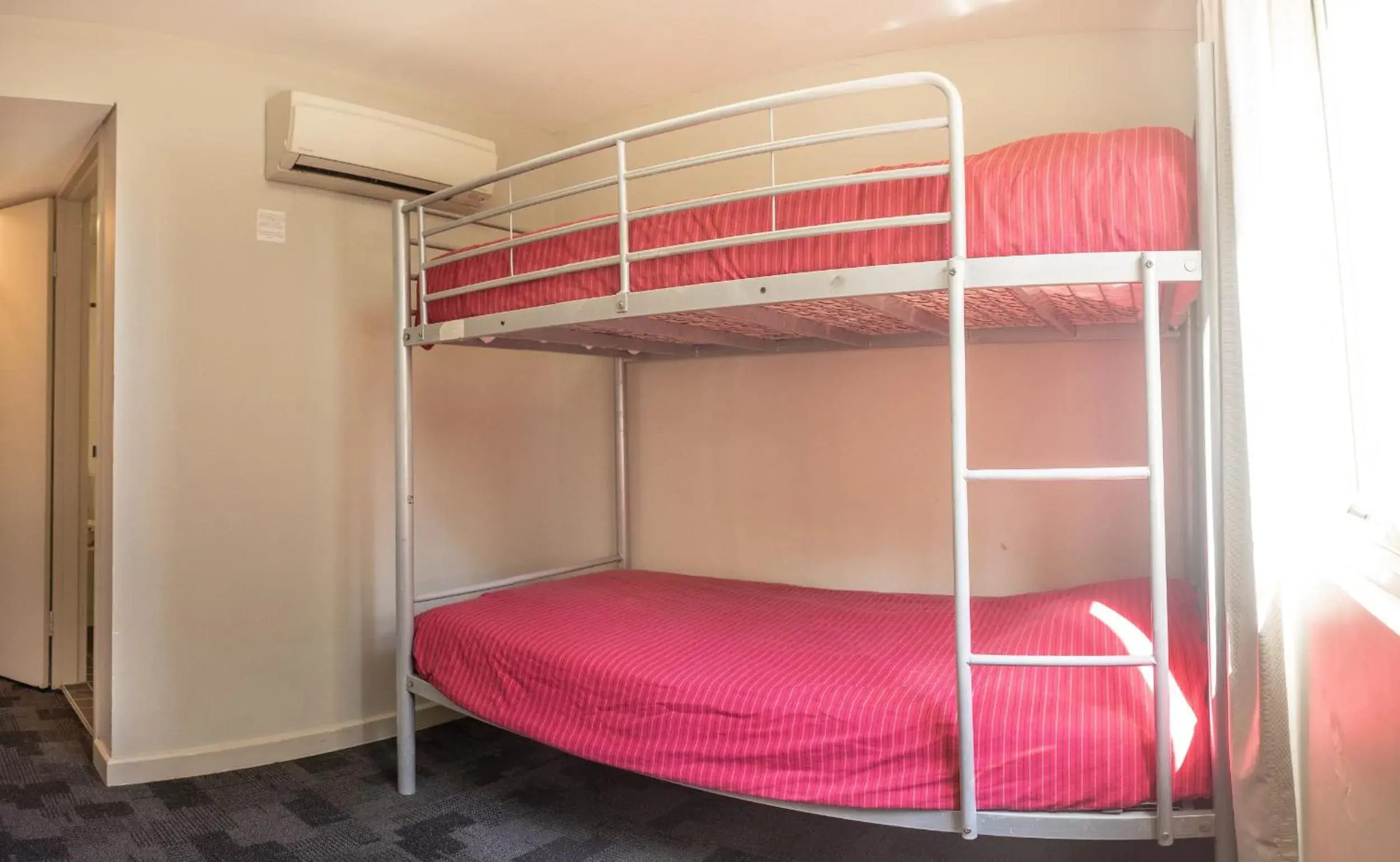 Twin Room with Private Bathroom in Big Hostel