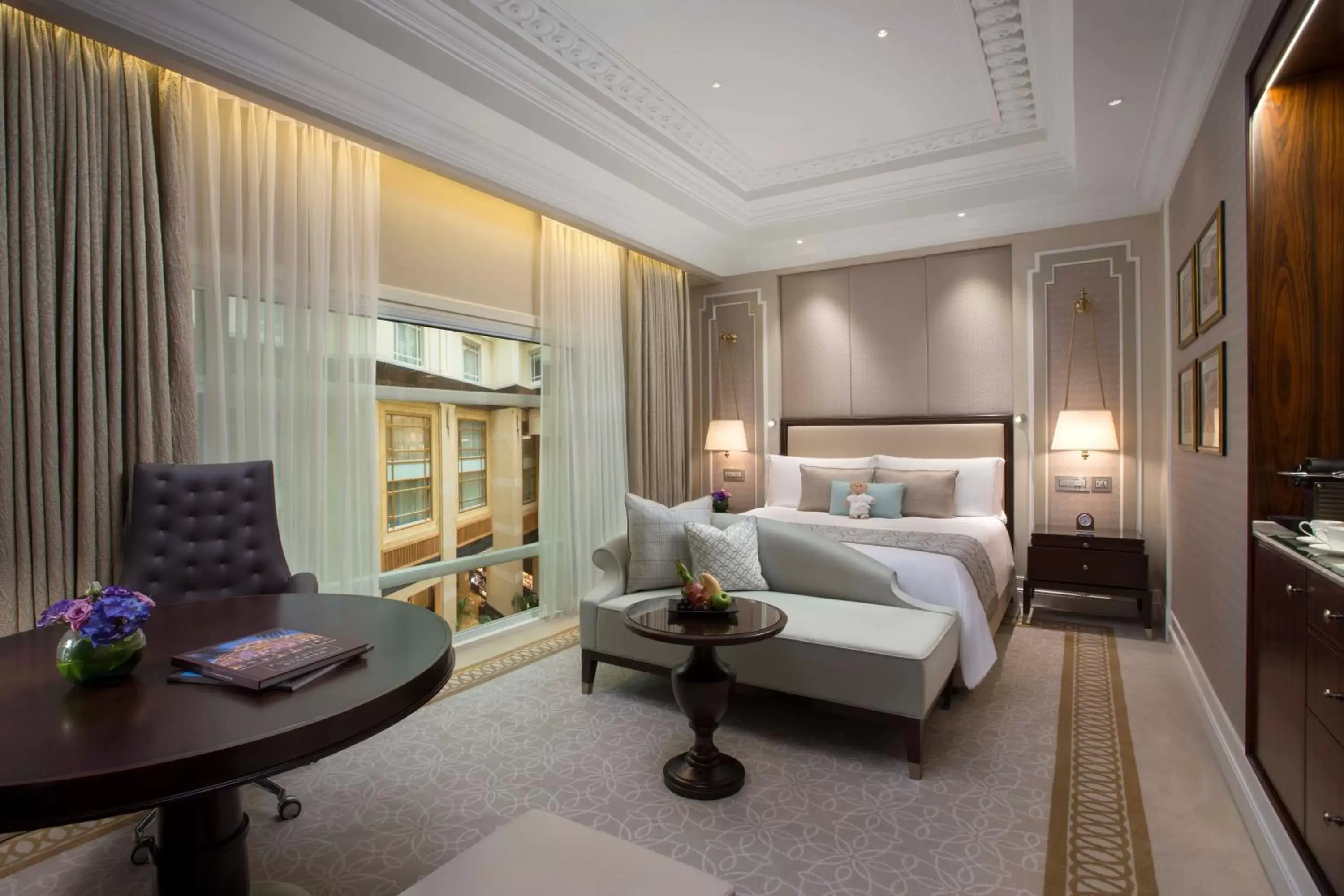 Bed, Seating Area in The Fullerton Hotel Singapore