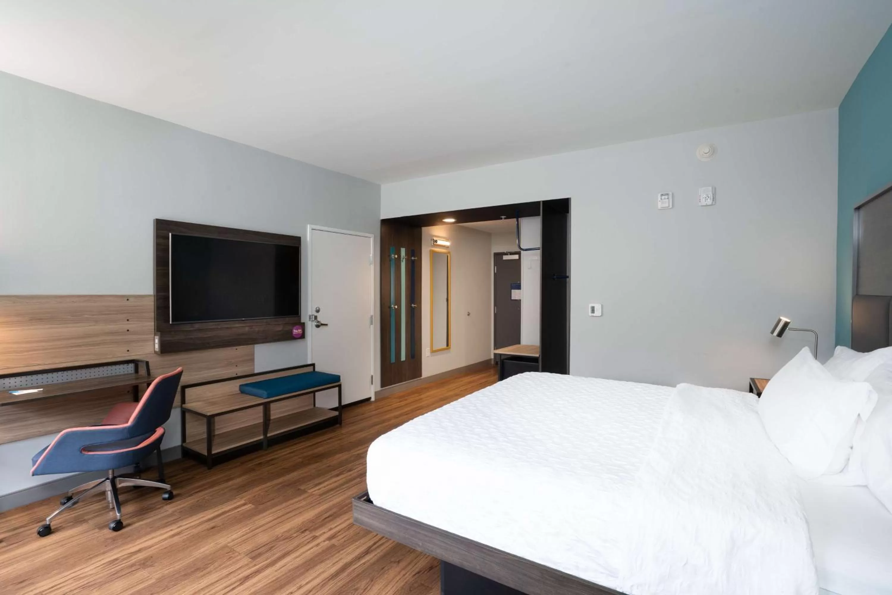 Bedroom, Bed in Tru By Hilton Knoxville North I 75