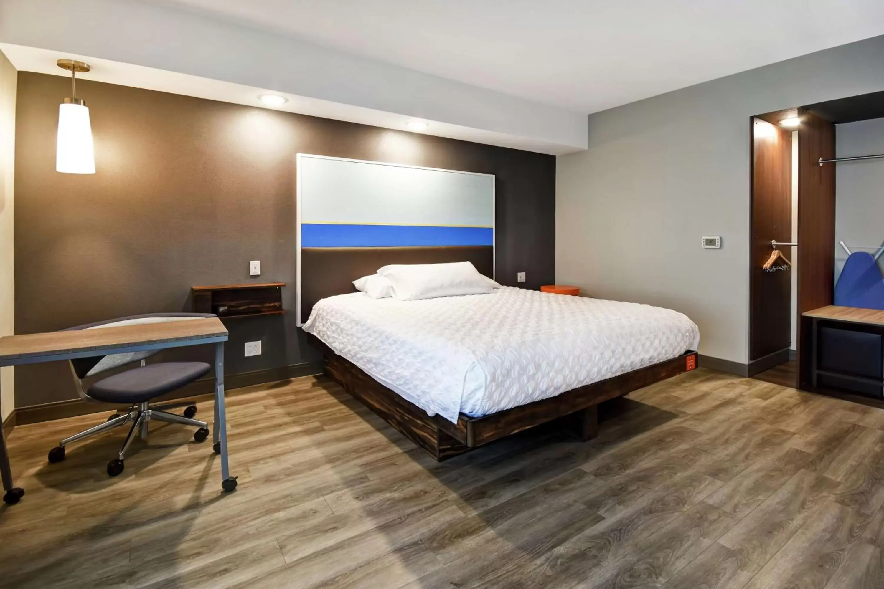 Bedroom, Bed in Tru By Hilton Salt Lake City Airport