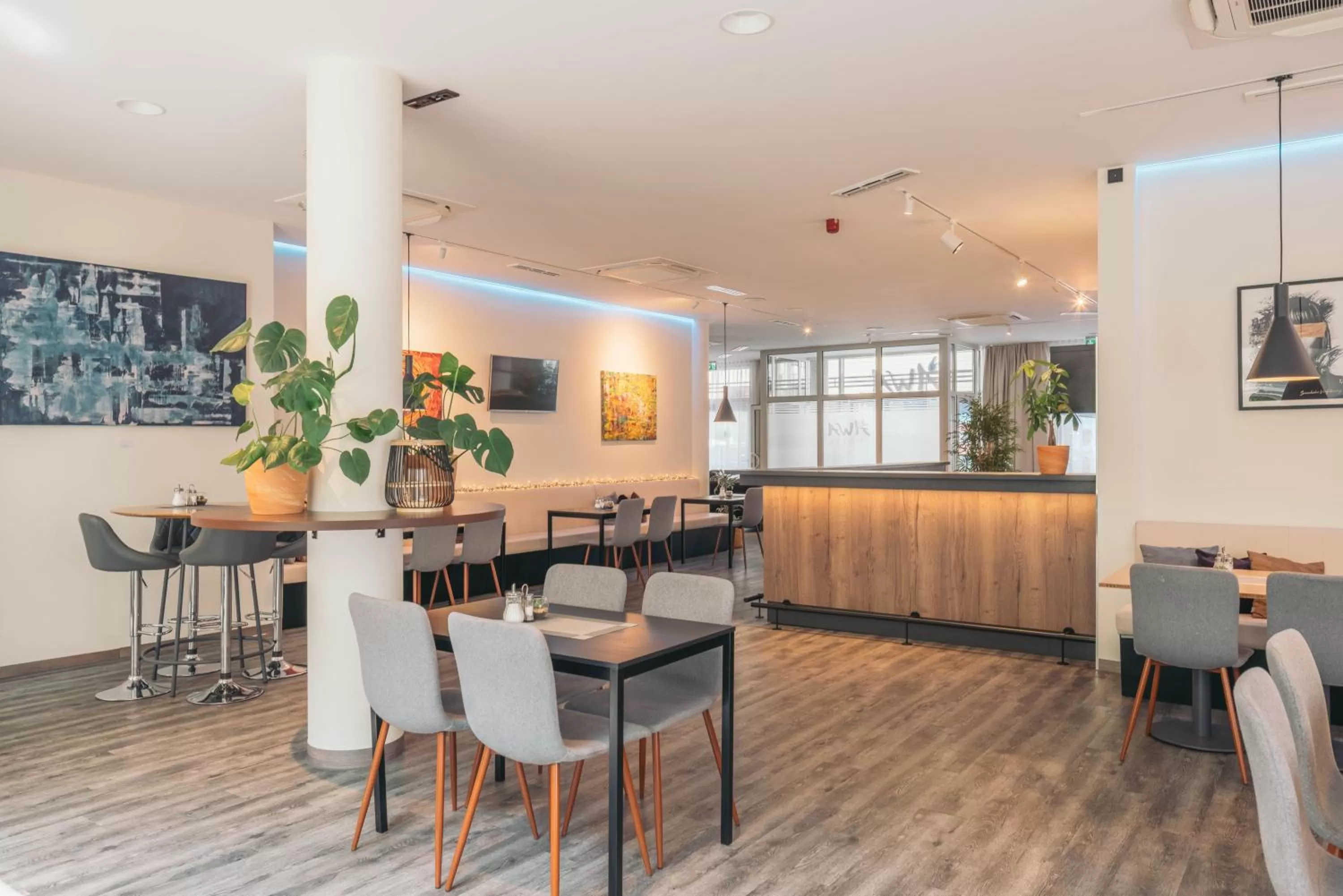 Restaurant/places to eat in AWA Hotel