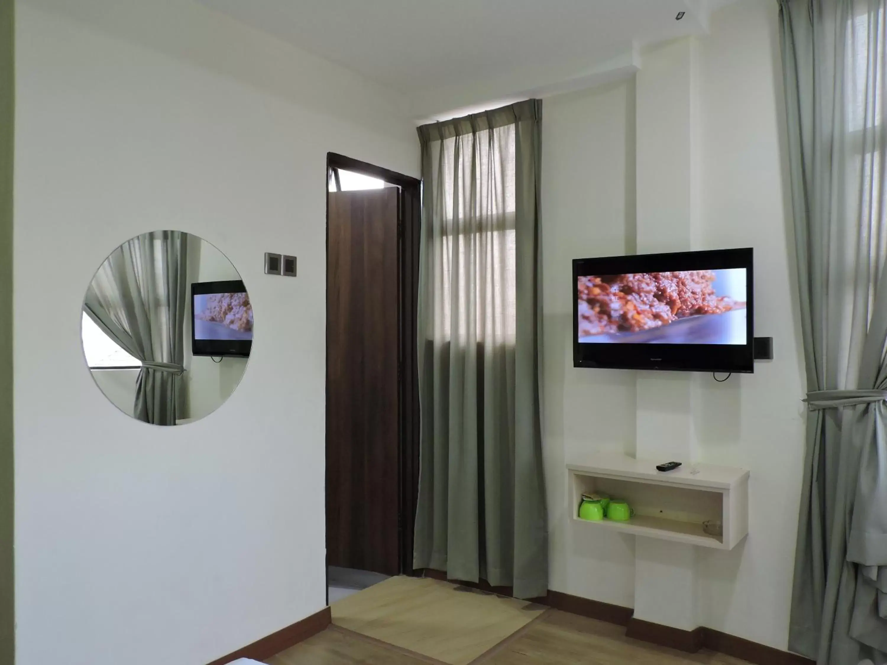 Bedroom, TV/Entertainment Center in Merlin Hotel Penang