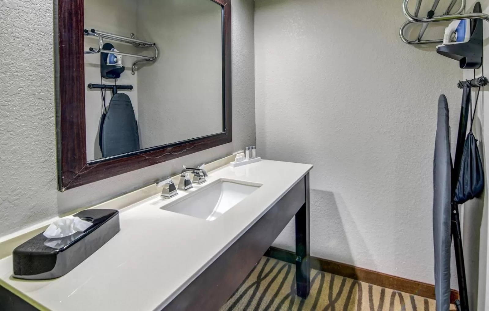 Bathroom in Seabreeze Inn - Fort Walton