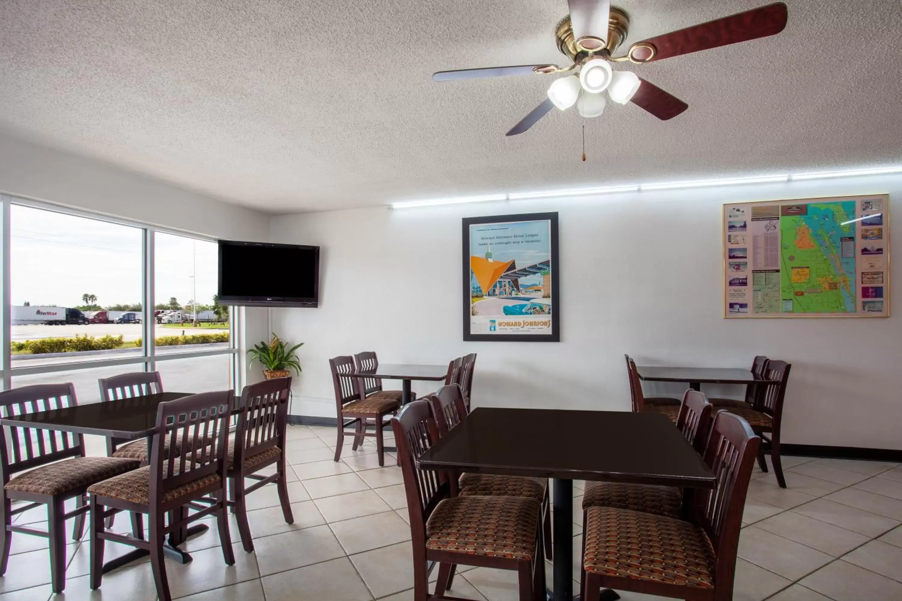 Dining area, Restaurant/Places to Eat in Howard Johnson by Wyndham Vero Beach/I-95