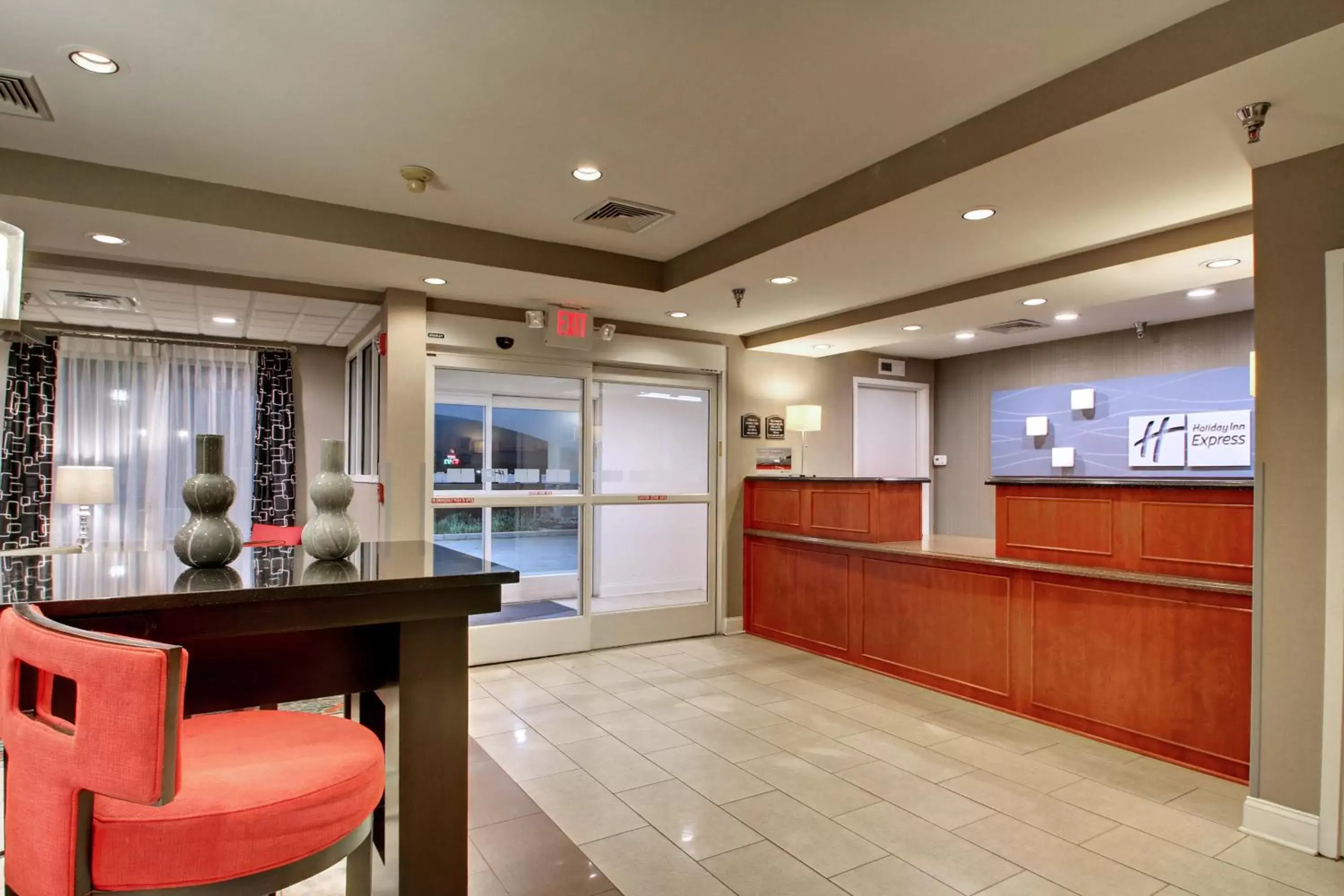 Property building, Lobby/Reception in Holiday Inn Express Hurricane Mills Waverly, an IHG Hotel