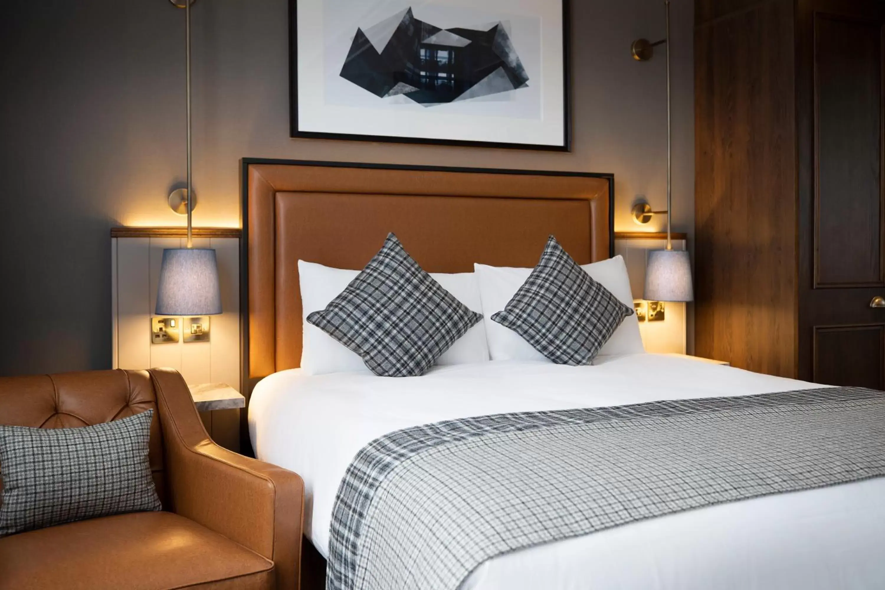 Bedroom, Bed in Leonardo Royal Hotel Edinburgh - Formerly Jurys Inn