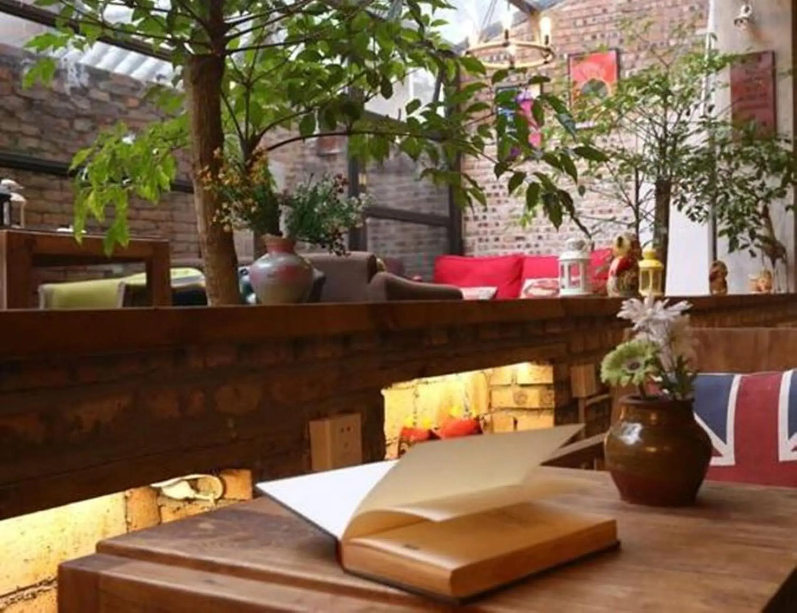 Balcony/Terrace, Restaurant/Places to Eat in Chengdu Dreams Travel International Youth Hostel