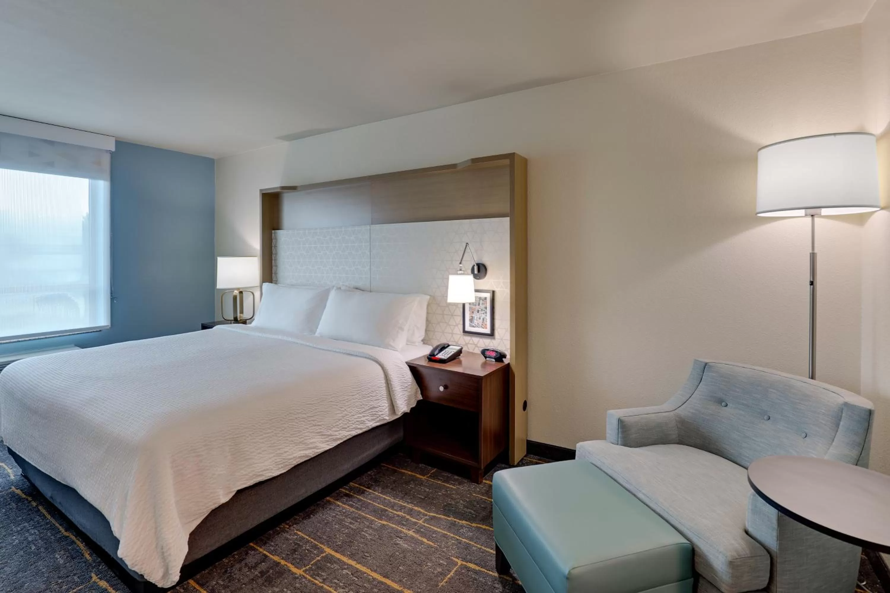 Bed in Holiday Inn Mobile Airport by IHG