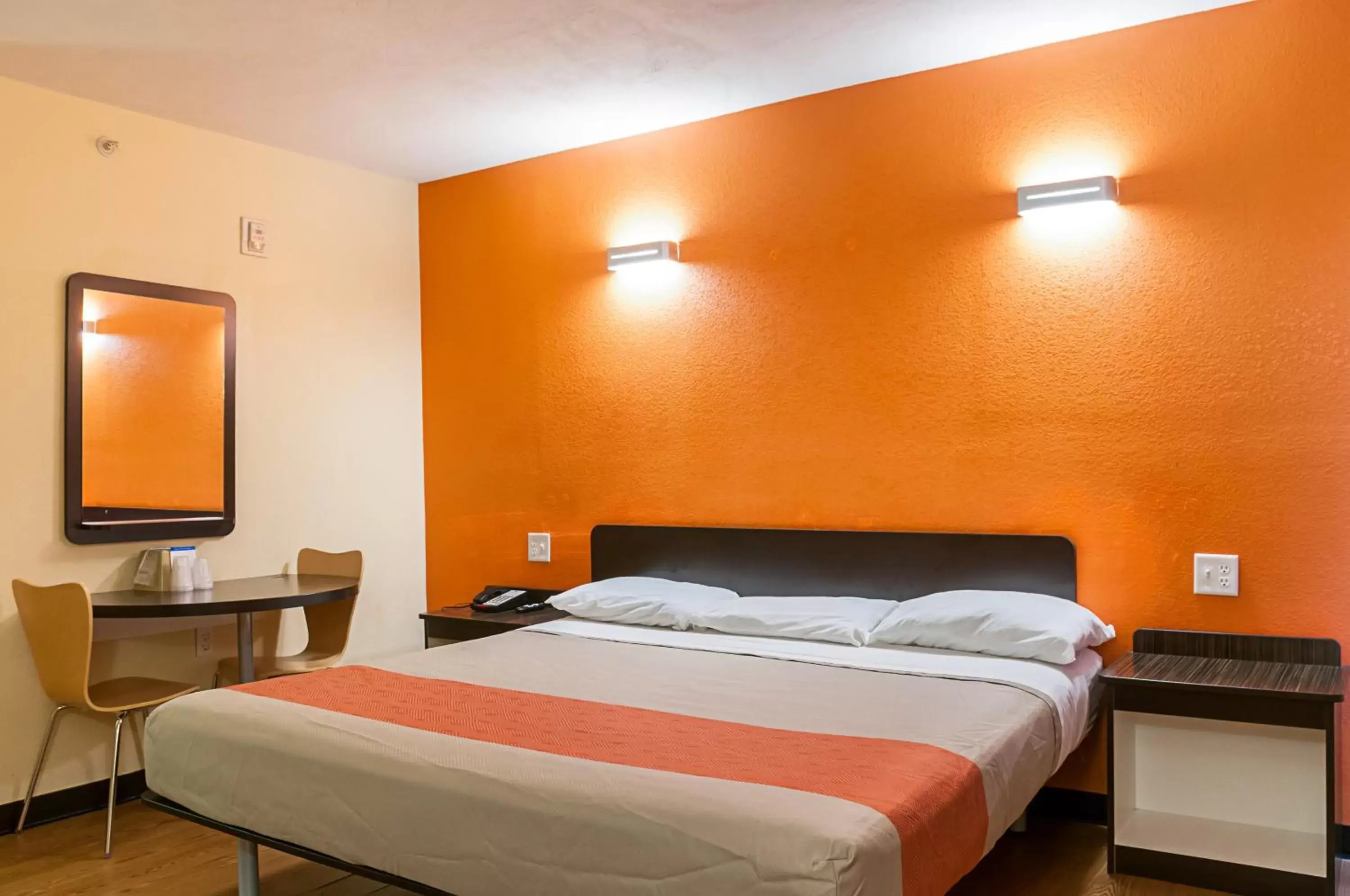 Bedroom, Bed in Motel 6-New Orleans, LA - Near Downtown Bedroom, Bed in Motel 6-New Orleans, LA - Near Downtown