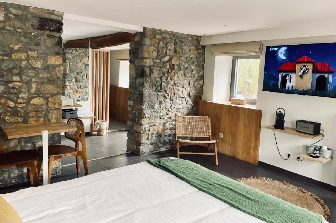 TV/Entertainment Center in La Bel échappée