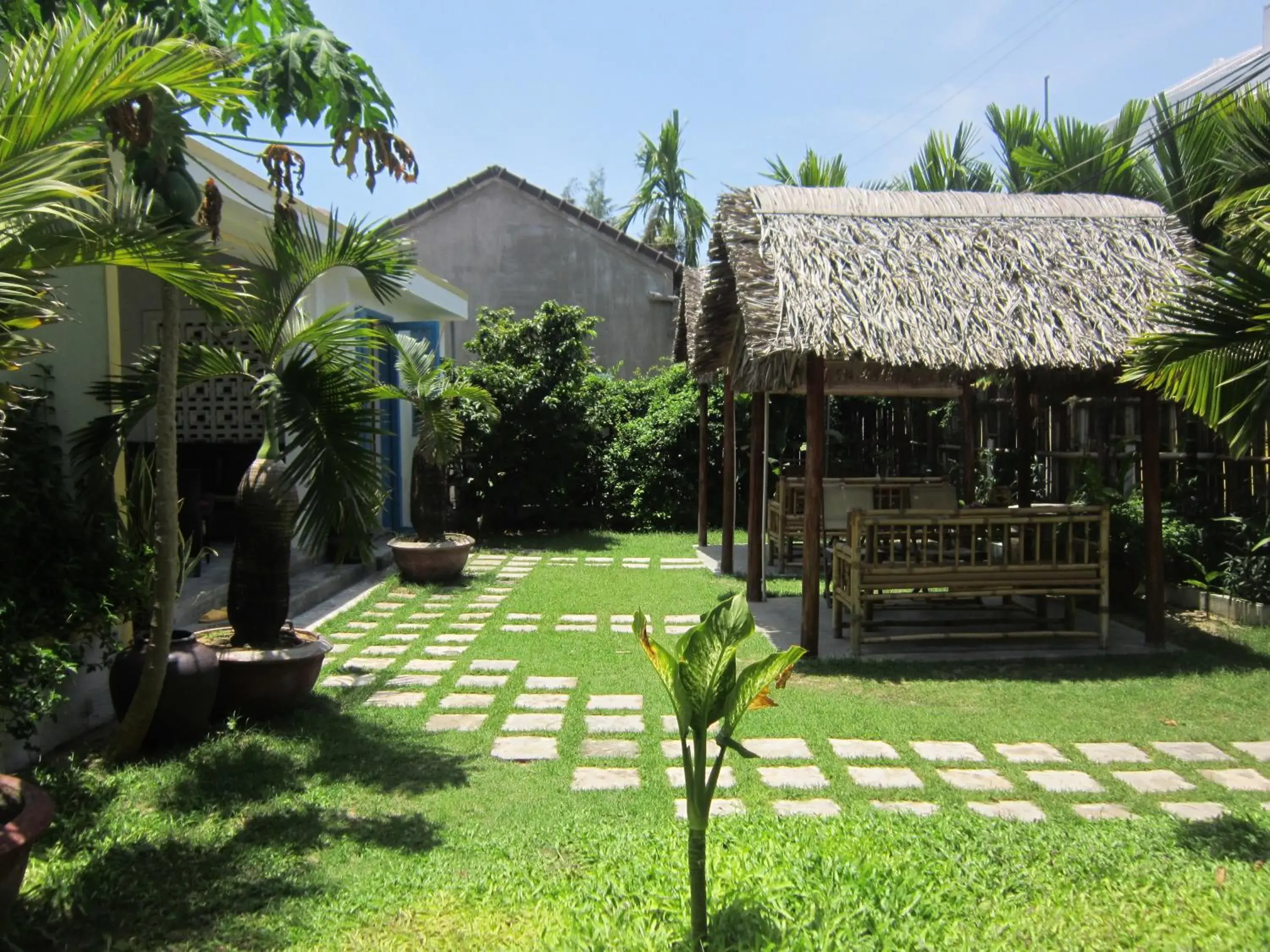 Garden, Property Building in Local Beach Homestay