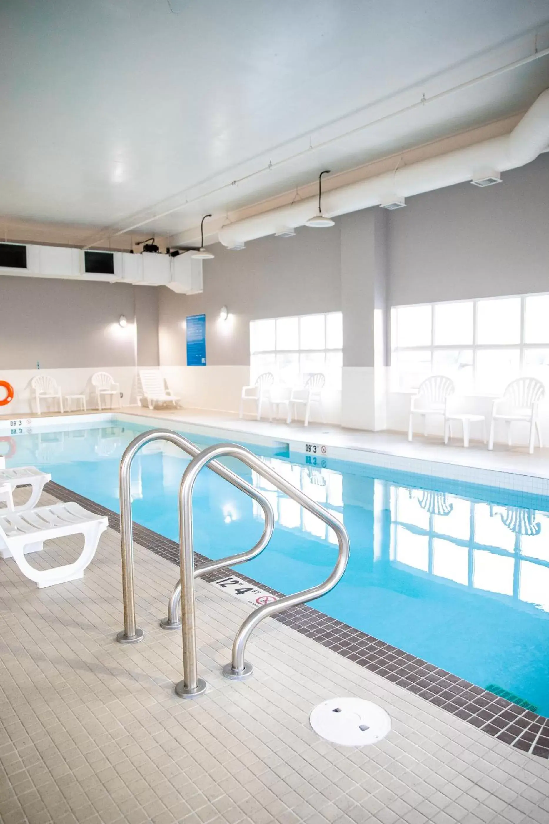 Swimming pool in Hotel 11, MOD A Sonesta Collection Swimming pool in Hotel 11, MOD A Sonesta Collection