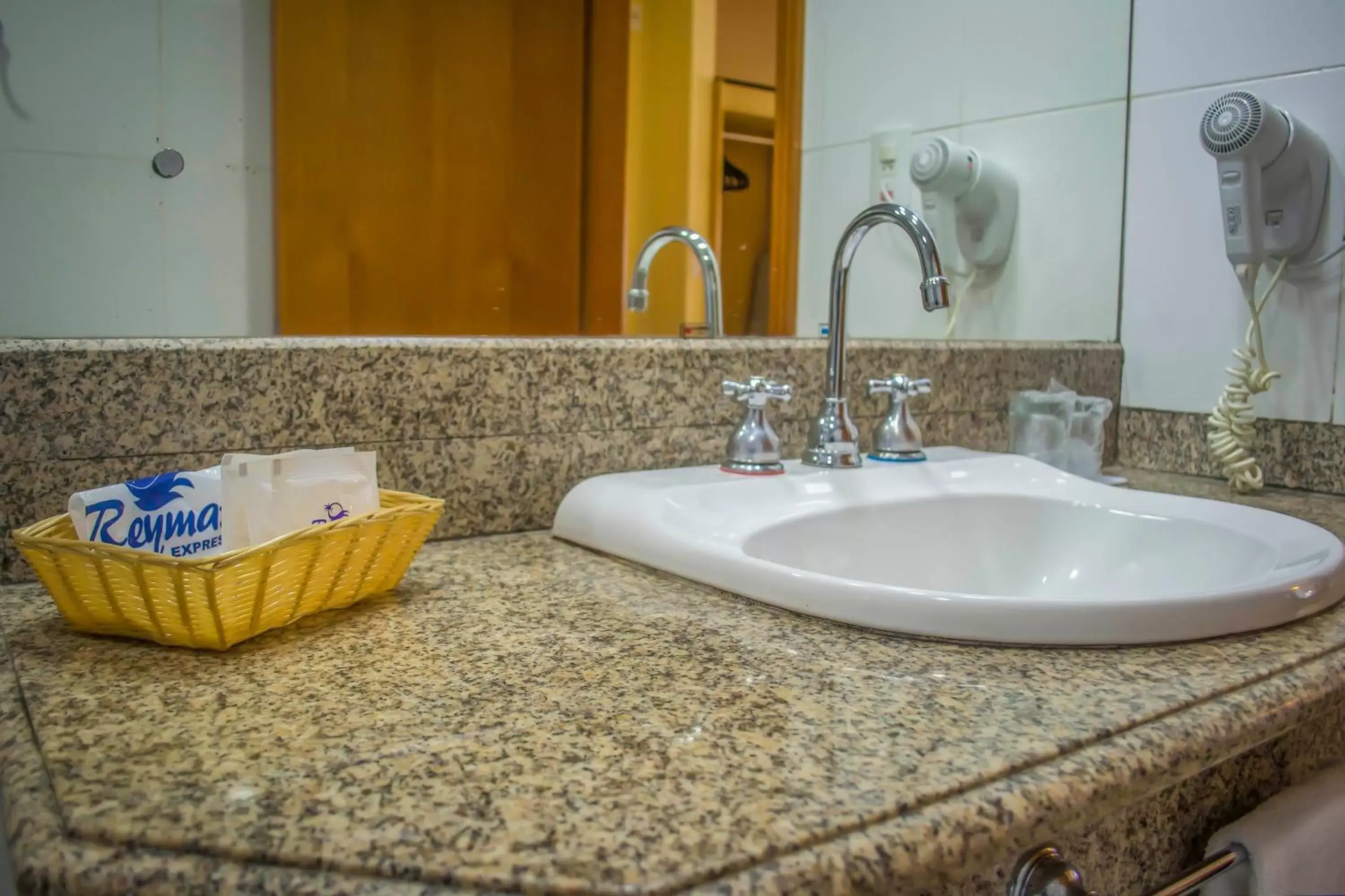 Toilet, Bathroom in Hotel Reymar Express