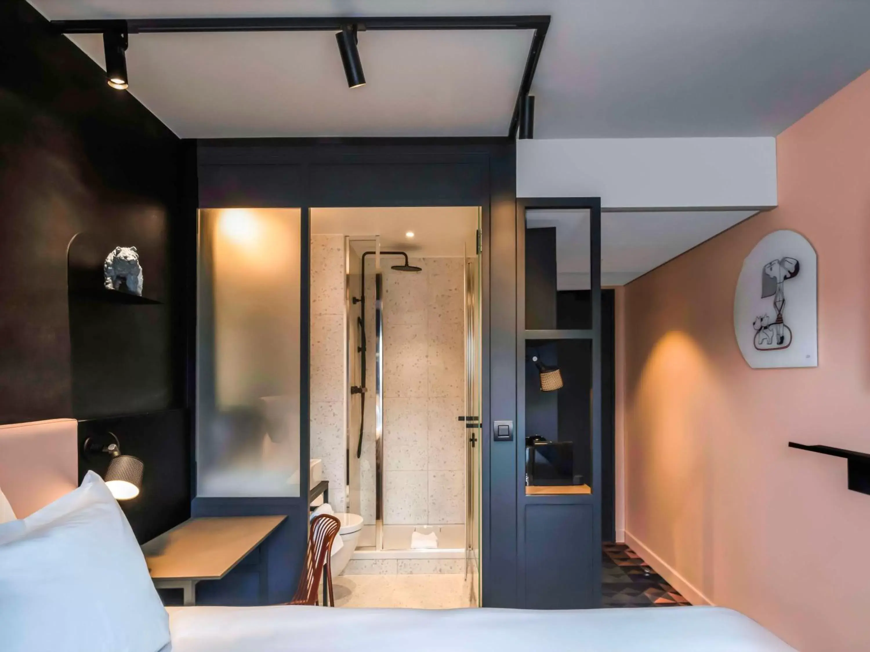 Bedroom, Bathroom in TRIBE Paris Batignolles