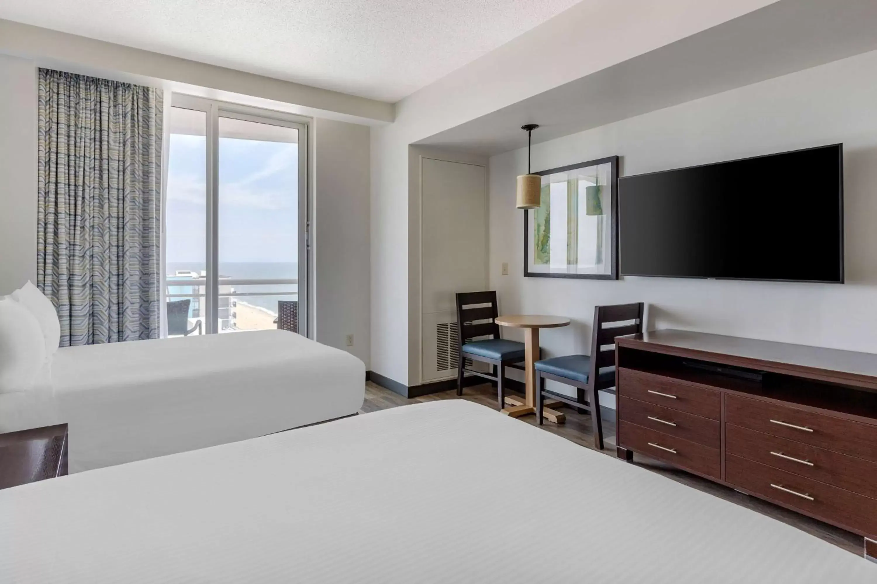 Bed, TV/Entertainment Center in Hilton Vacation Club Oceanaire Virginia Beach