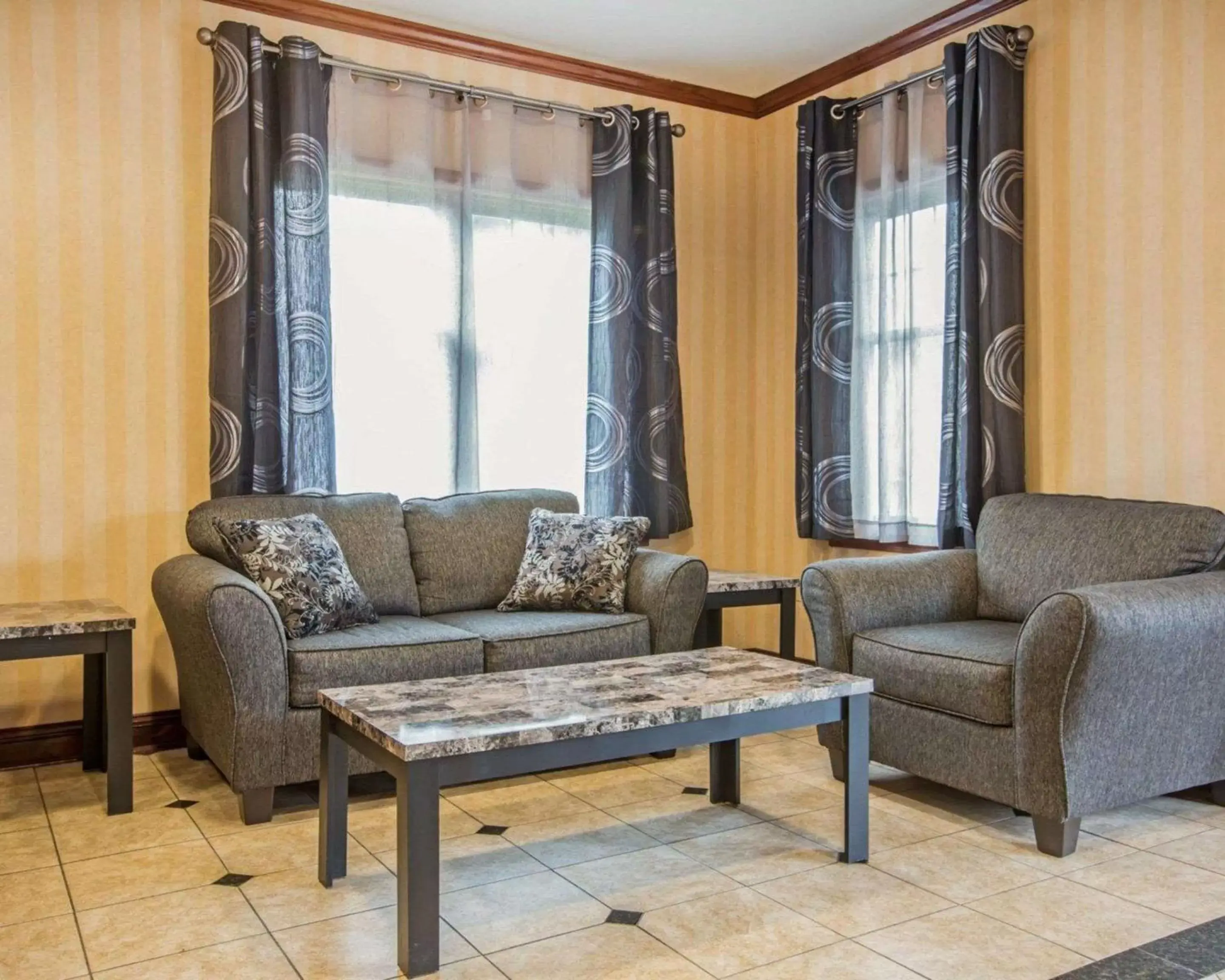 Lobby or reception, Seating Area in Econo Lodge Glens Falls - Lake George