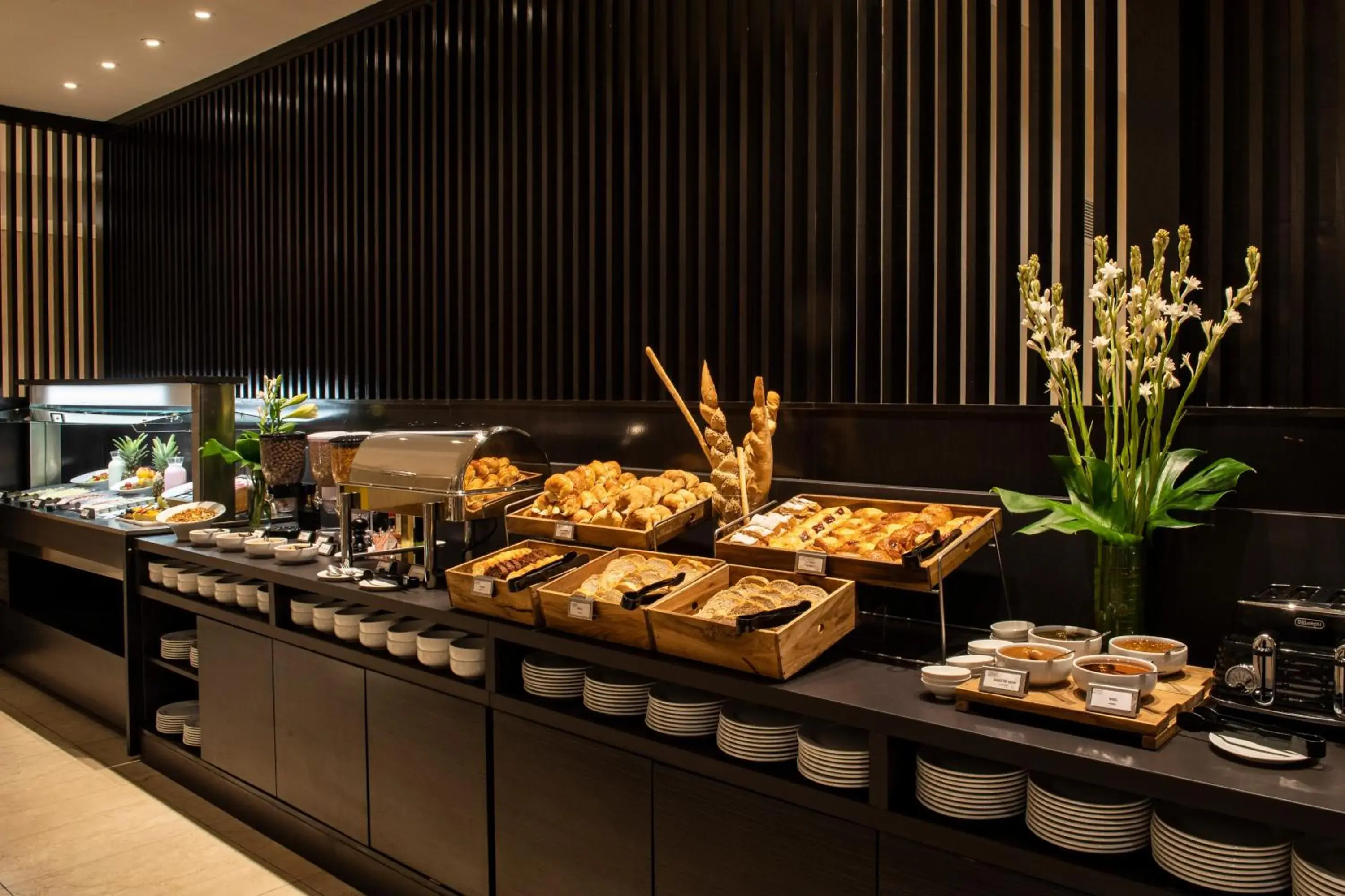 Buffet breakfast, Food in Hotel Grand Brizo Buenos Aires