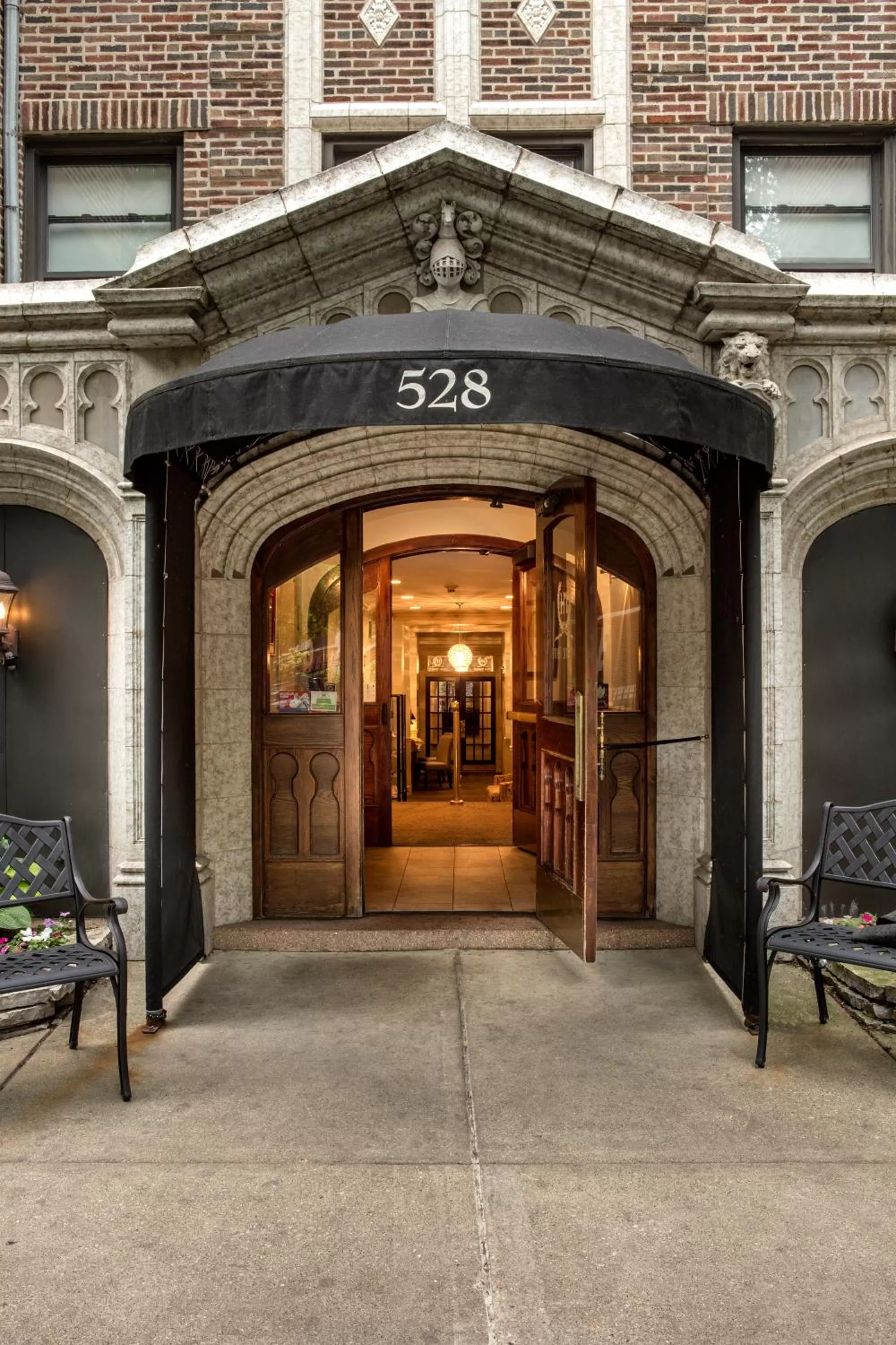 Facade/entrance in Majestic Hotel