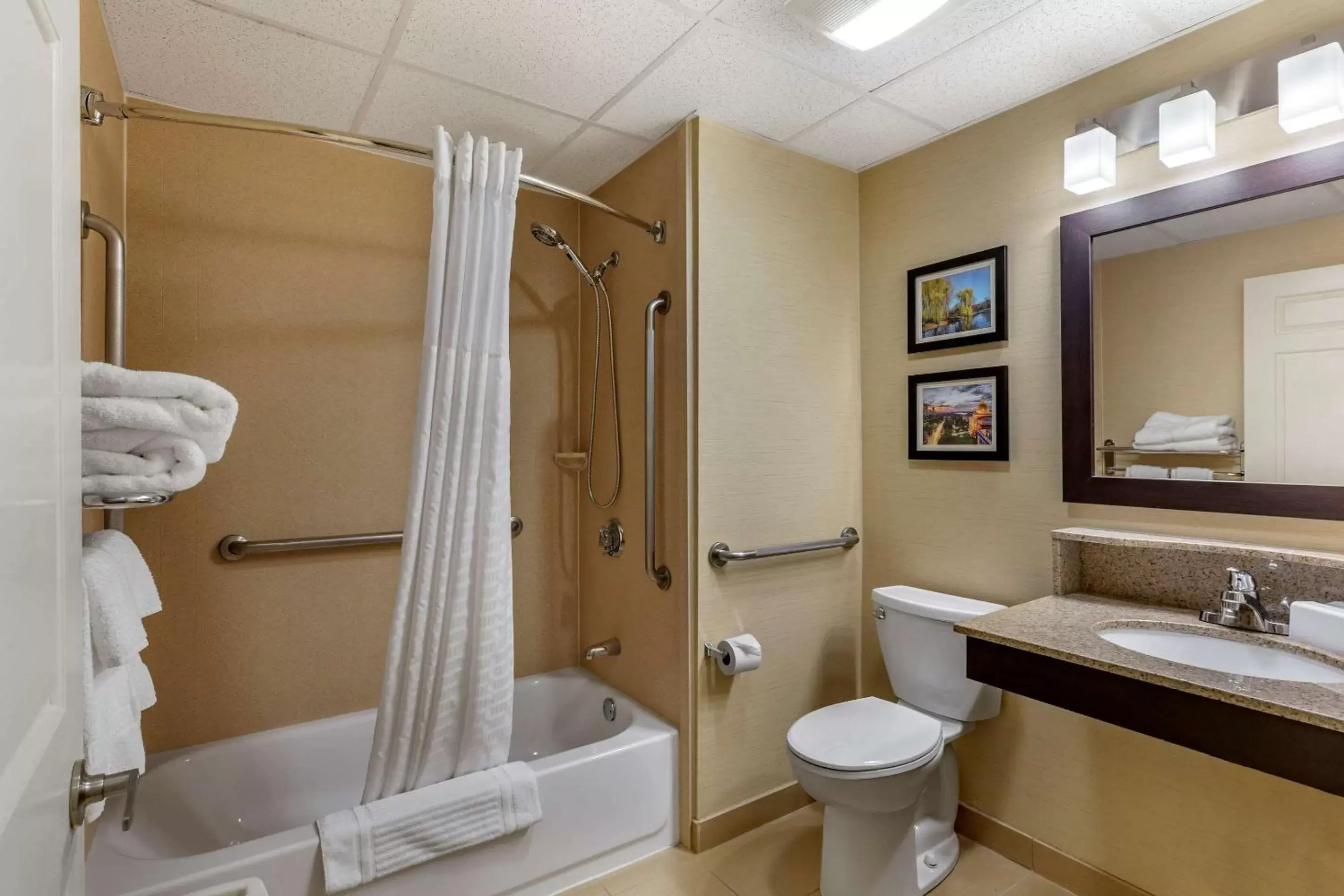 Bathroom in Comfort Inn Rockland - Boston