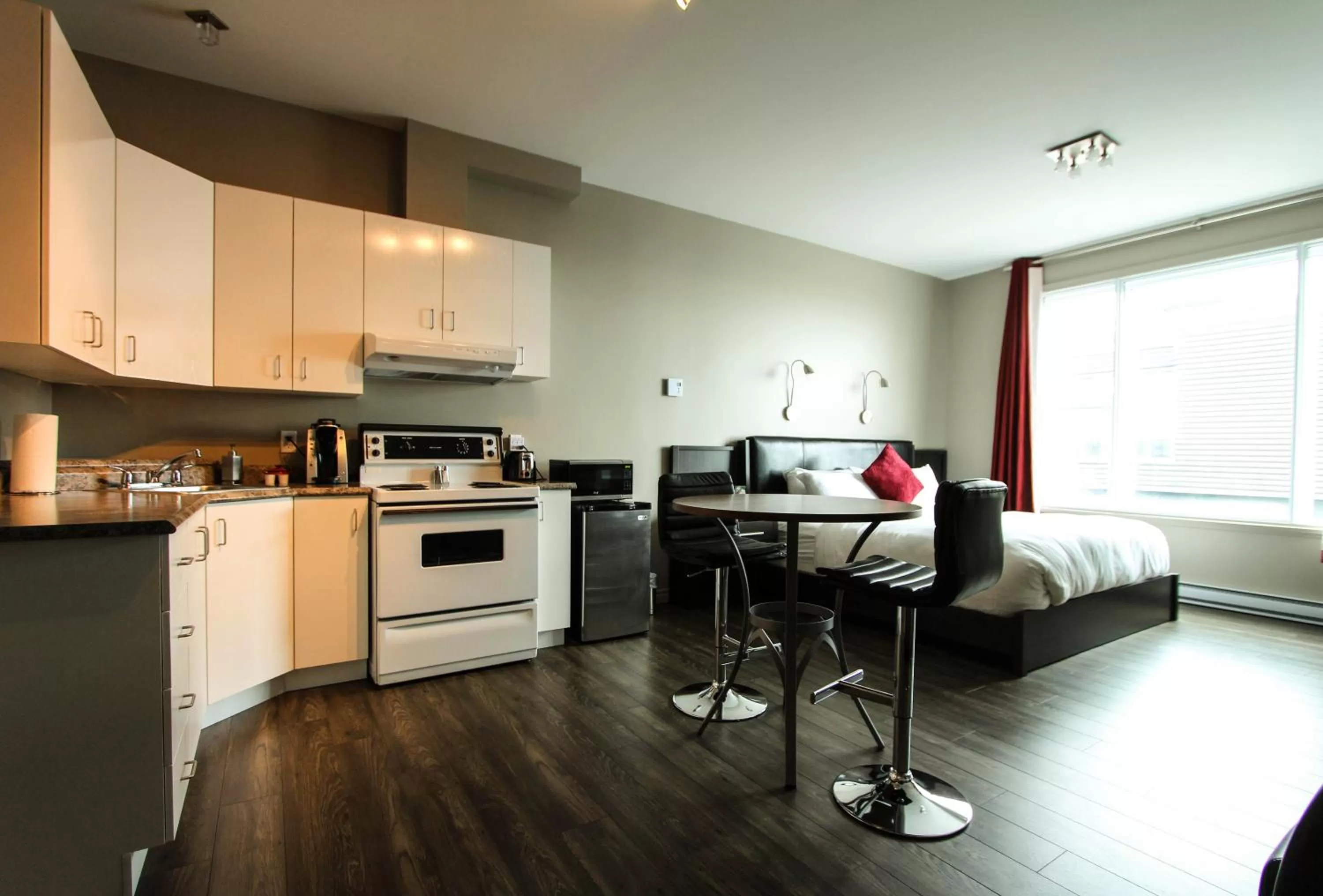 Kitchen or kitchenette in Hôtel Saint-Germain Rimouski