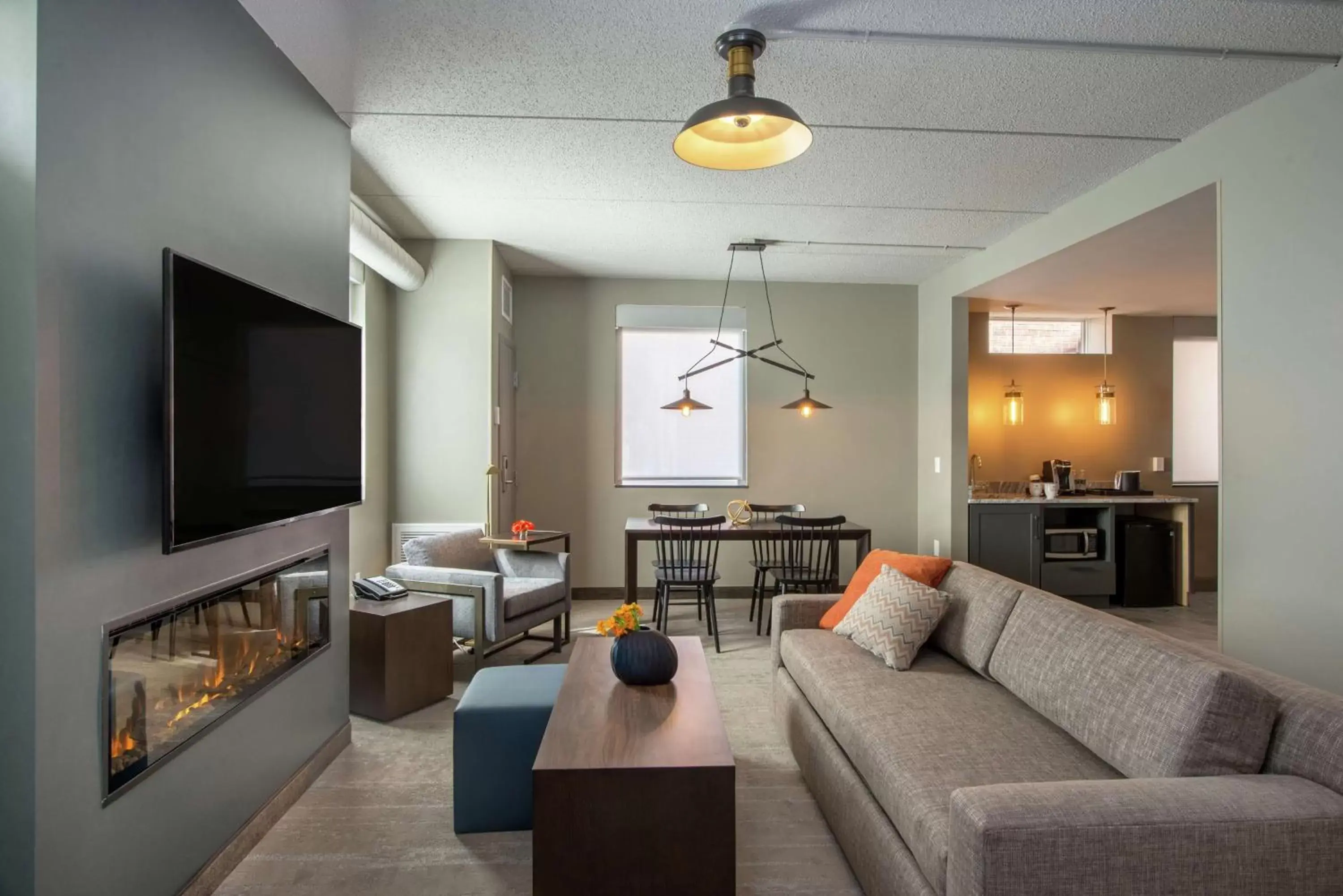 Bedroom, Seating Area in Hotel Saranac, Curio Collection By Hilton