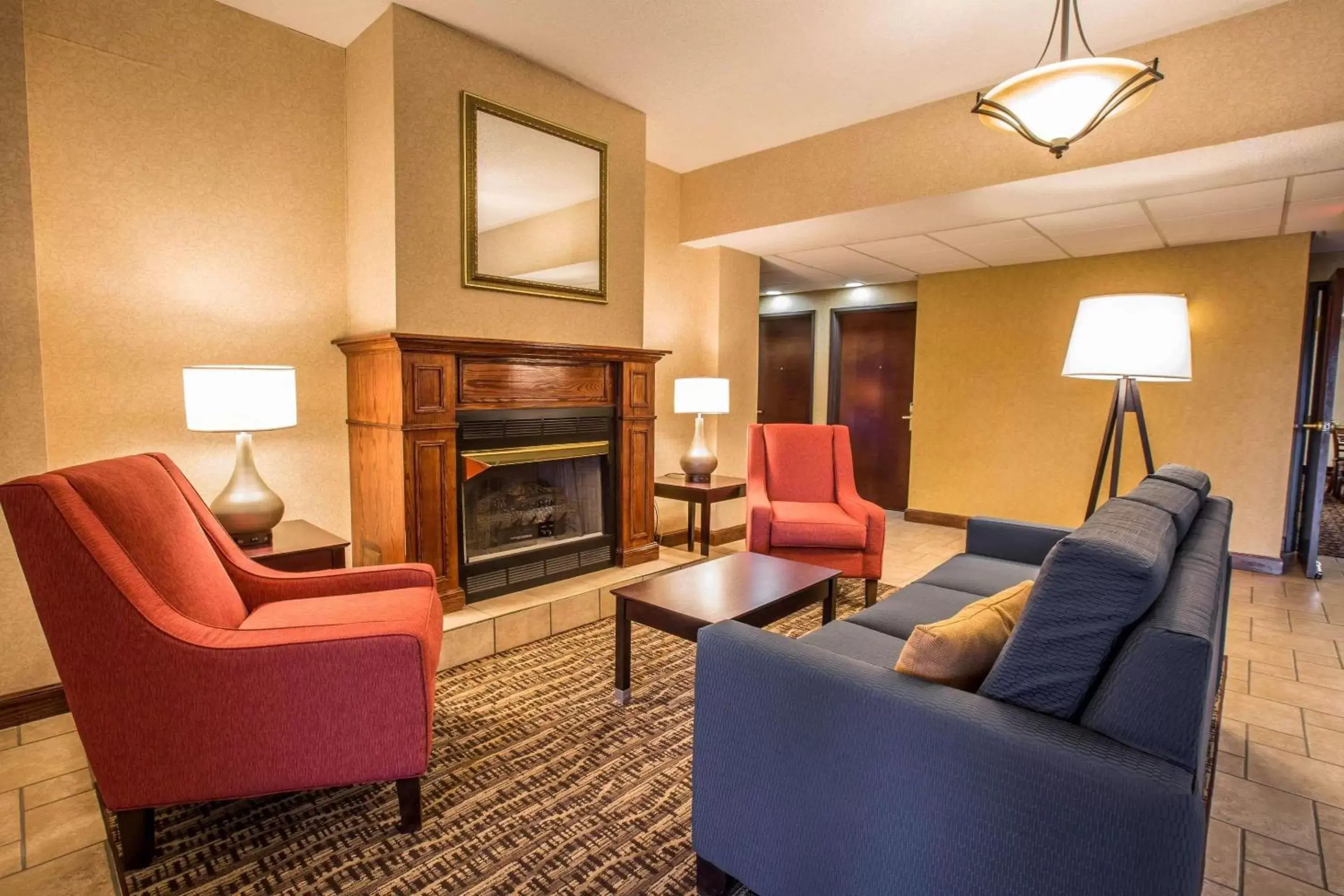 Lobby or reception, Seating Area in Quality Inn