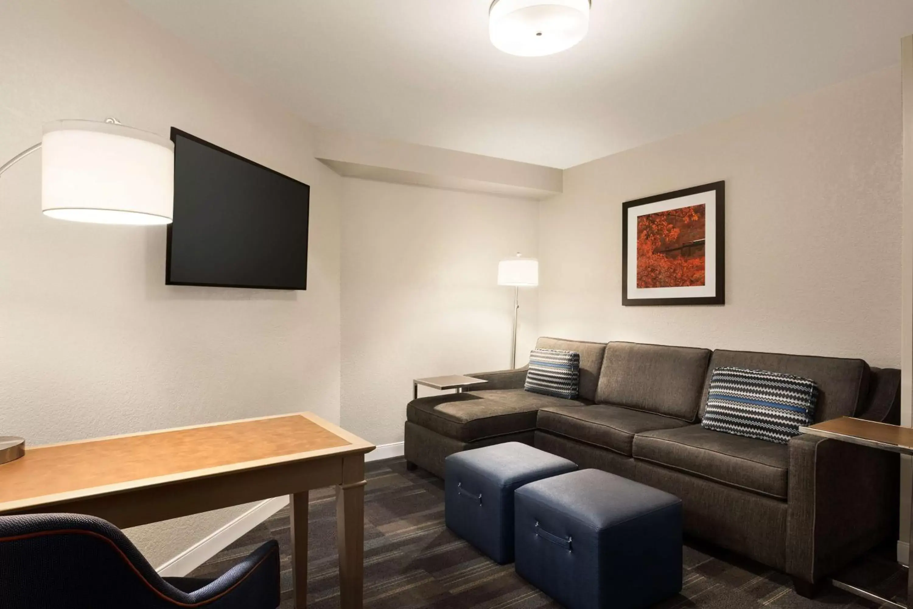 Bedroom, Seating Area in Hampton Inn by Hilton Fort Smith