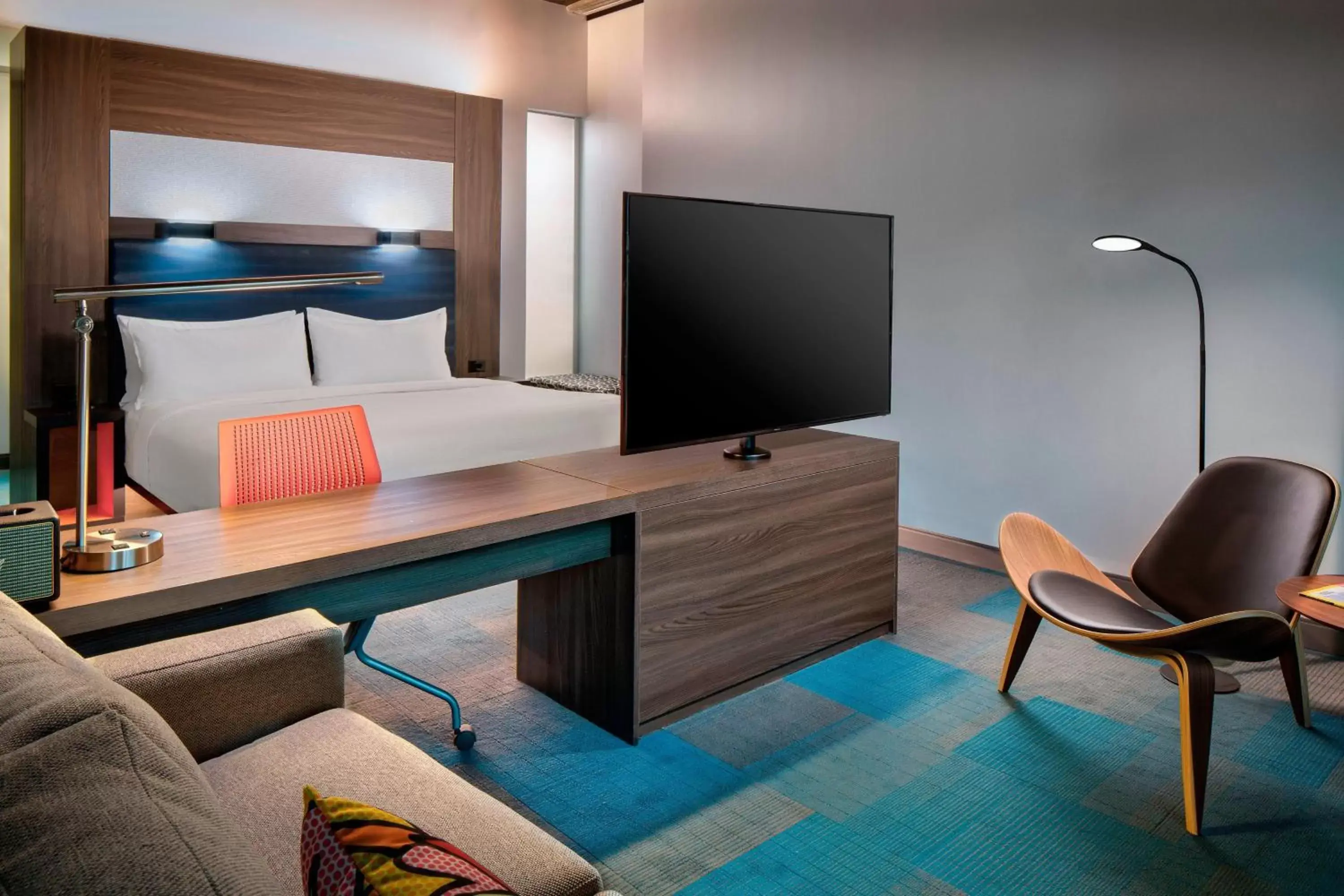 Living room, TV/Entertainment Center in Aloft Fort Worth Downtown