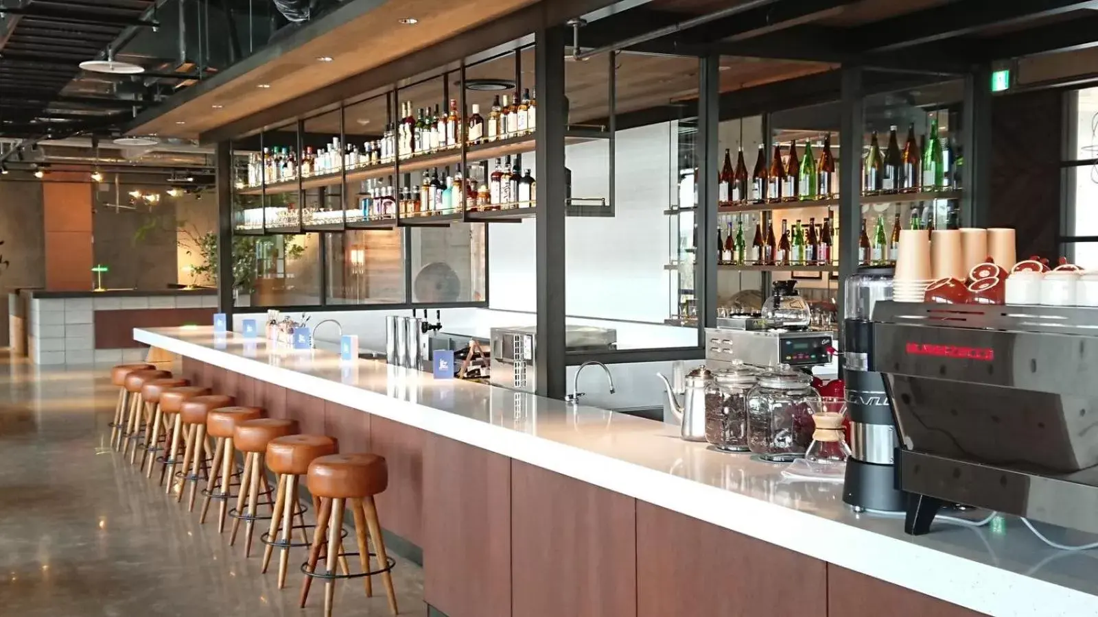 Lounge or bar in Kawasaki King Skyfront Tokyu REI Hotel Lounge or bar in Kawasaki King Skyfront Tokyu REI Hotel