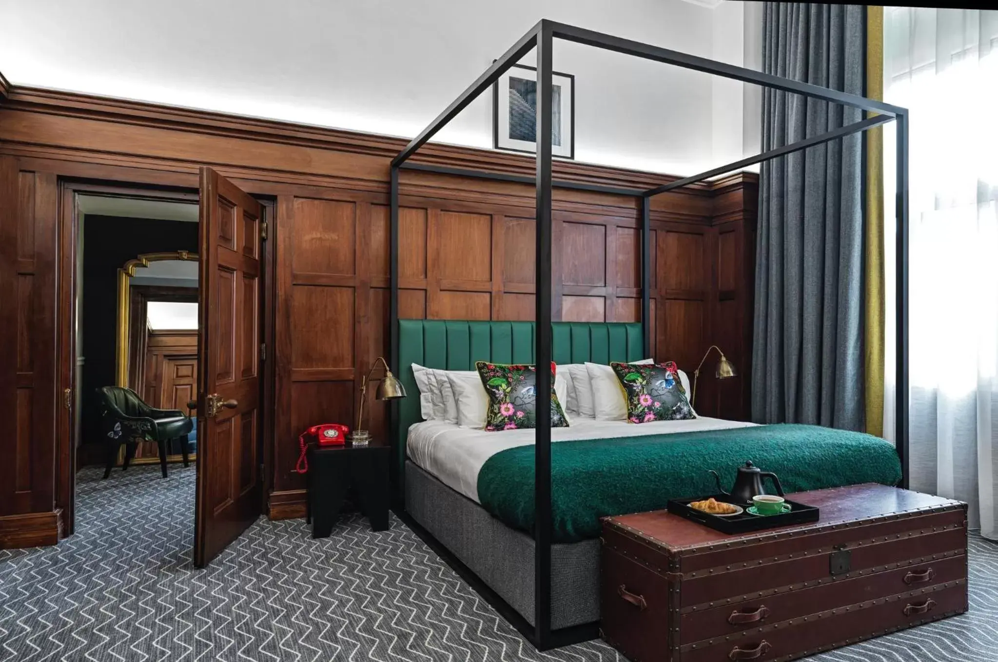 Photo of the whole room, Bed in Kimpton Clocktower, an IHG Hotel