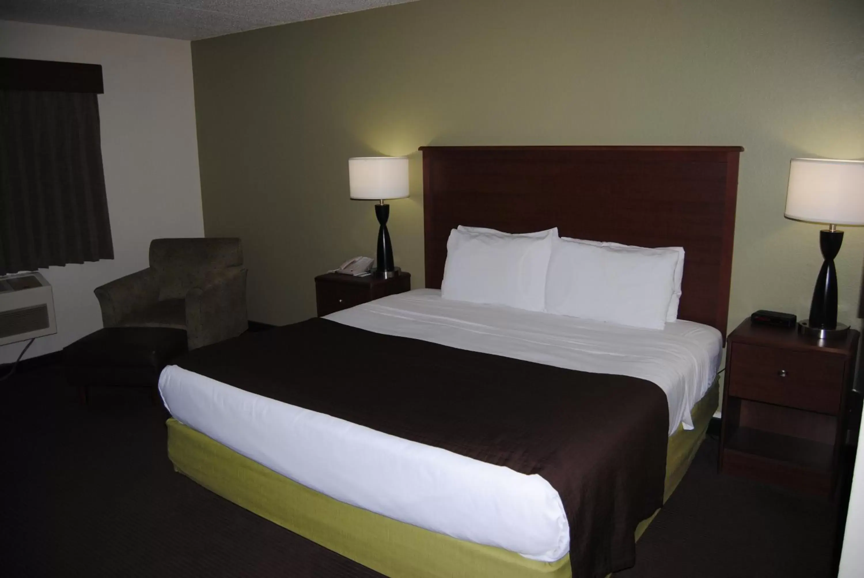 Bed, Room Photo in AmericInn by Wyndham Grand Rapids