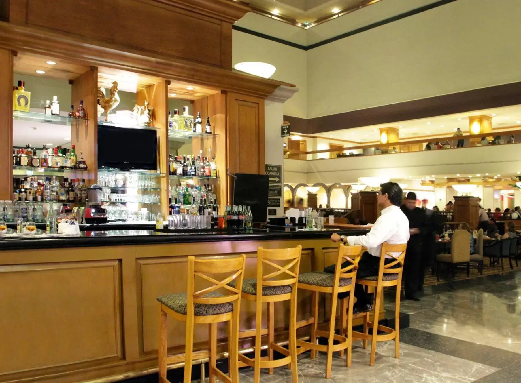 Lounge or bar, Restaurant/Places to Eat in Crowne Plaza Hotel Monterrey, an IHG Hotel