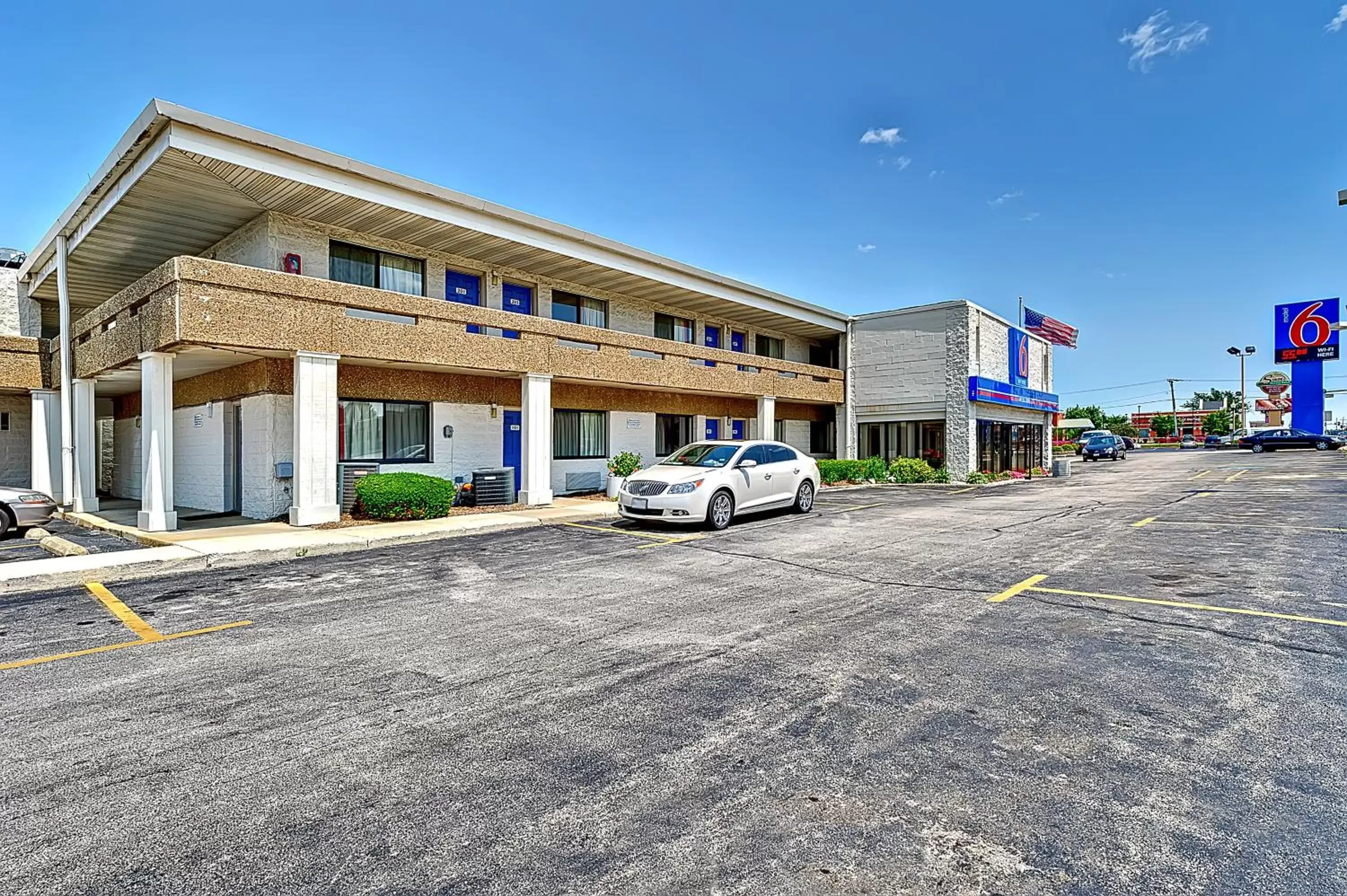 Nearby landmark, Property Building in Motel 6-Villa Park, IL - Chicago West