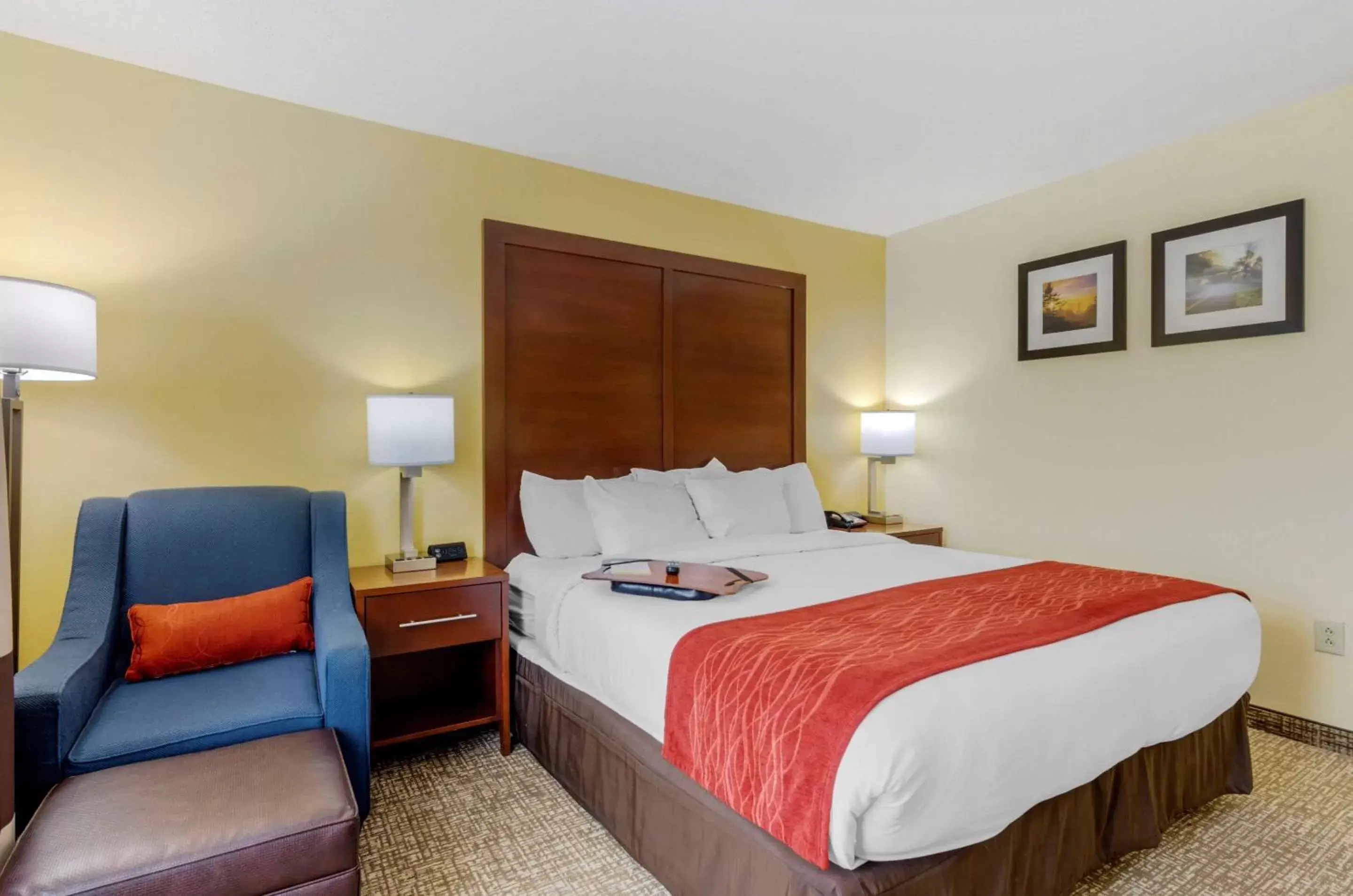 Bedroom, Bed in Comfort Inn & Suites Hillsville I-77