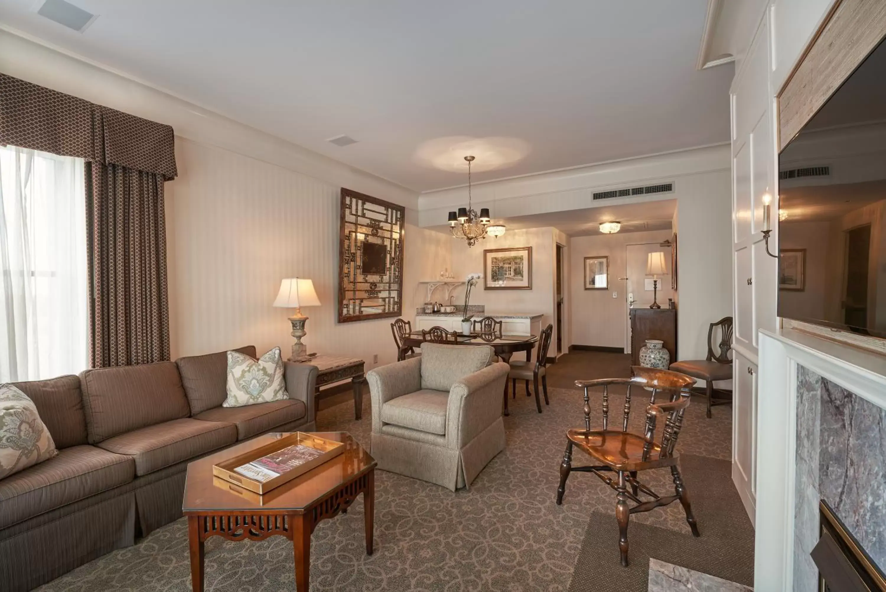 Living room, Seating Area in O.Henry Hotel