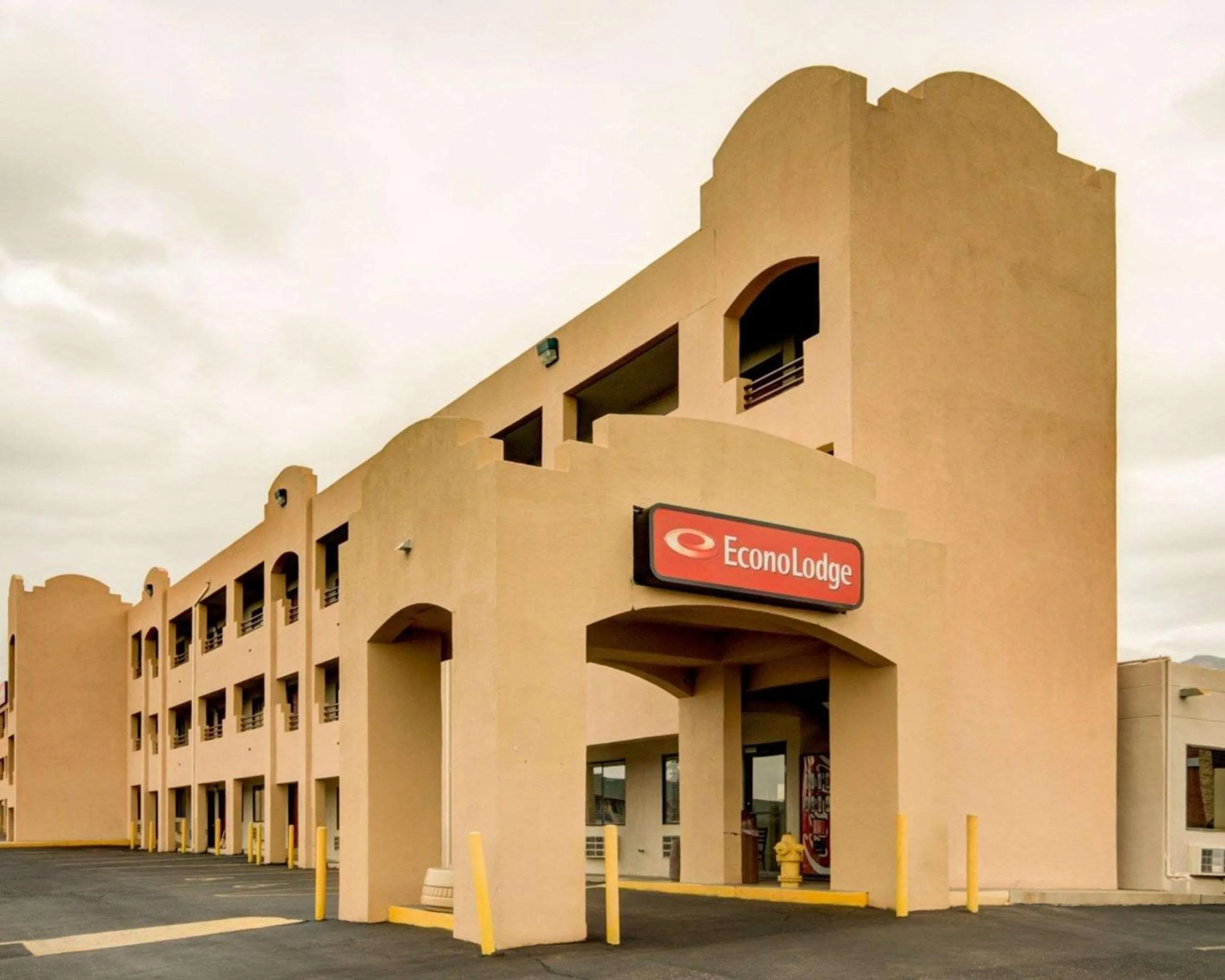 Property building in Econo Lodge Albuquerque East