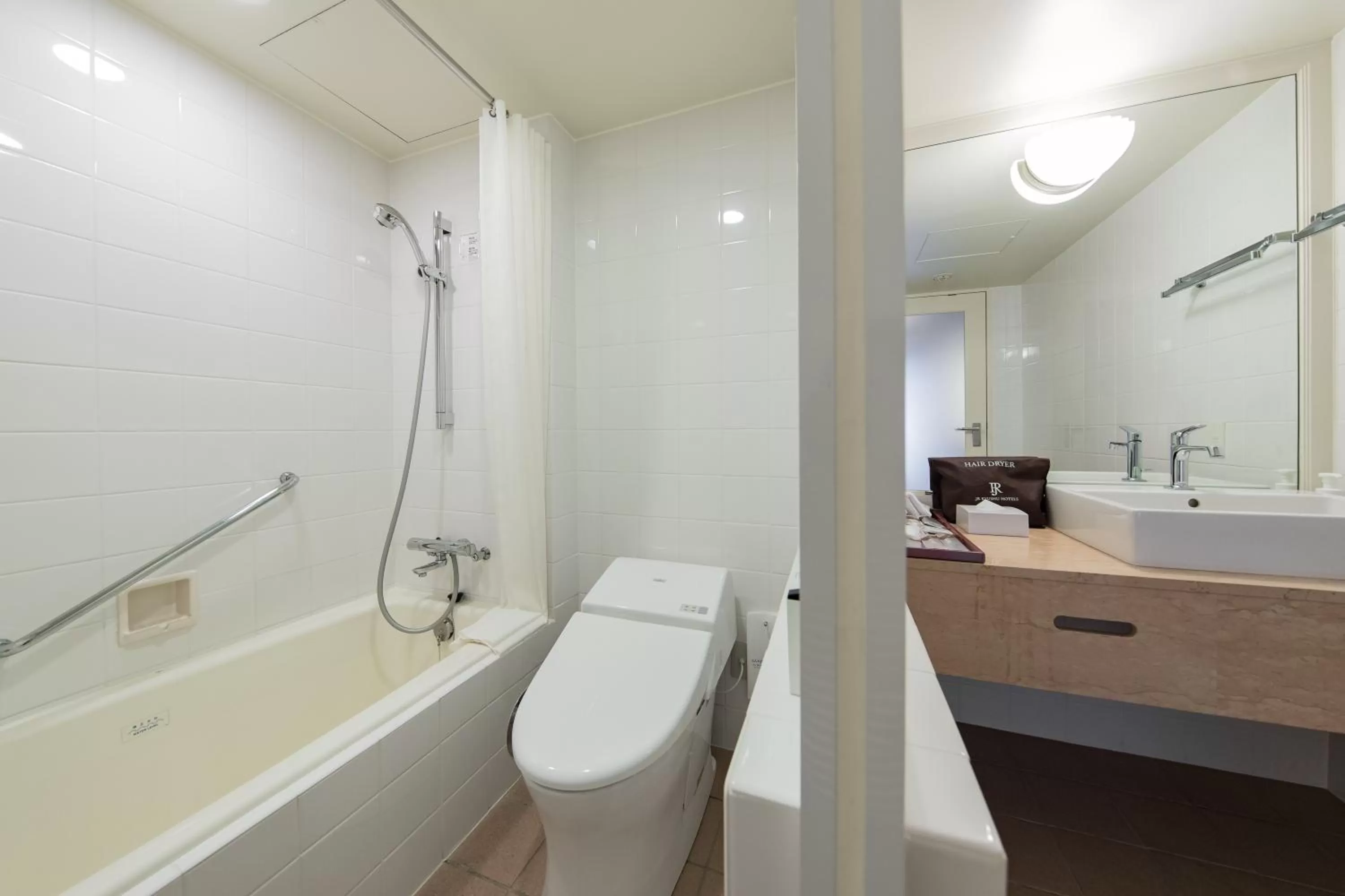 Shower in JR Kyushu Hotel Blossom Fukuoka