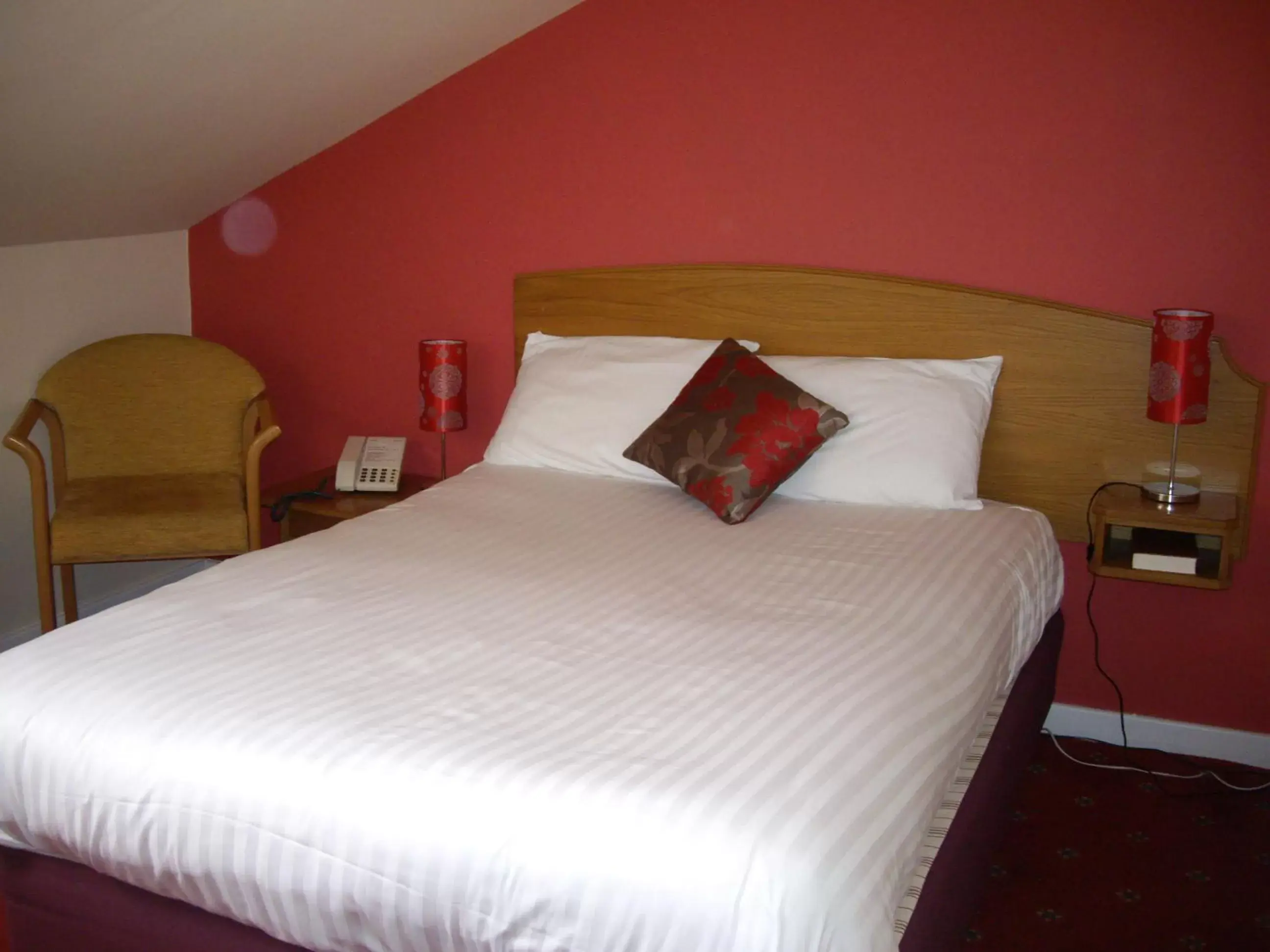 Bed in Corn Mill Lodge Hotel